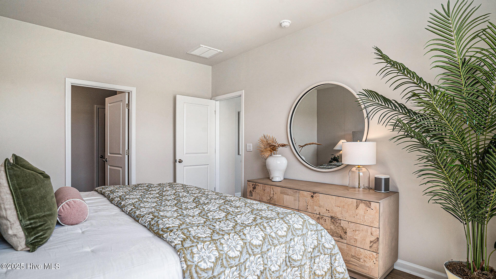 100546496 | Photo 16