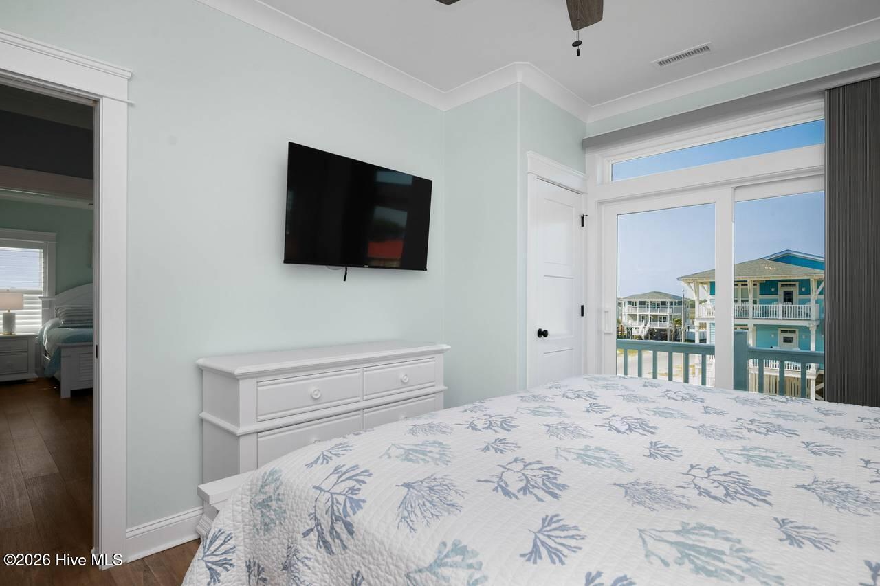 100560212 | Photo 147