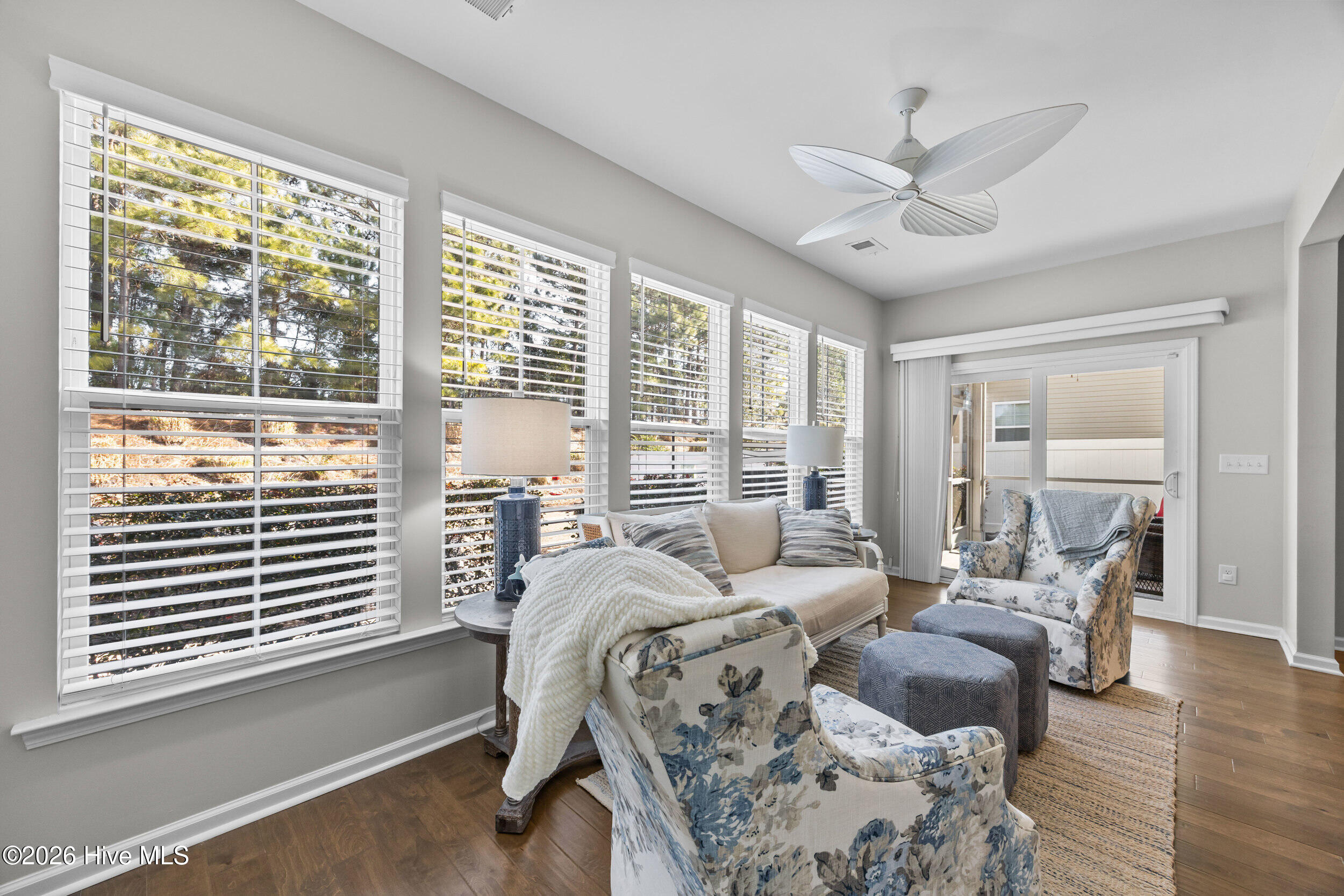 100553871 | Photo 46