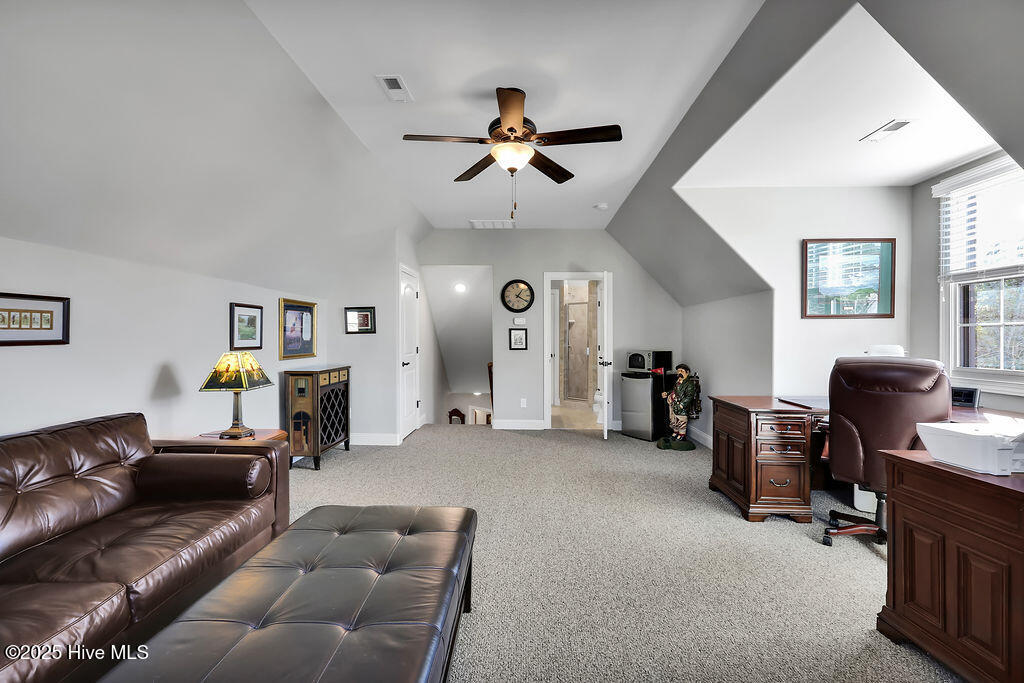 100545215 | Photo 37