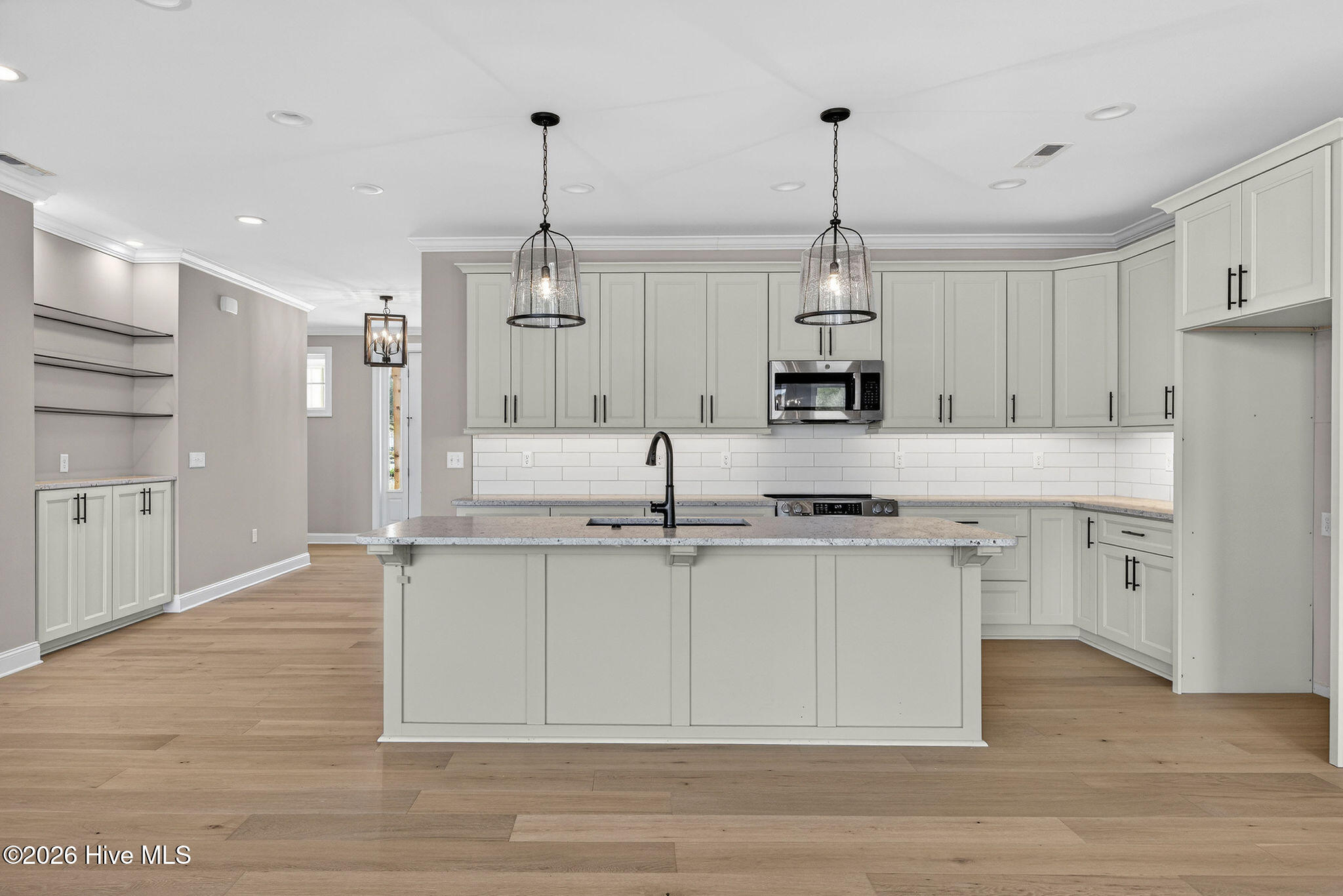 100542408 | Photo 27