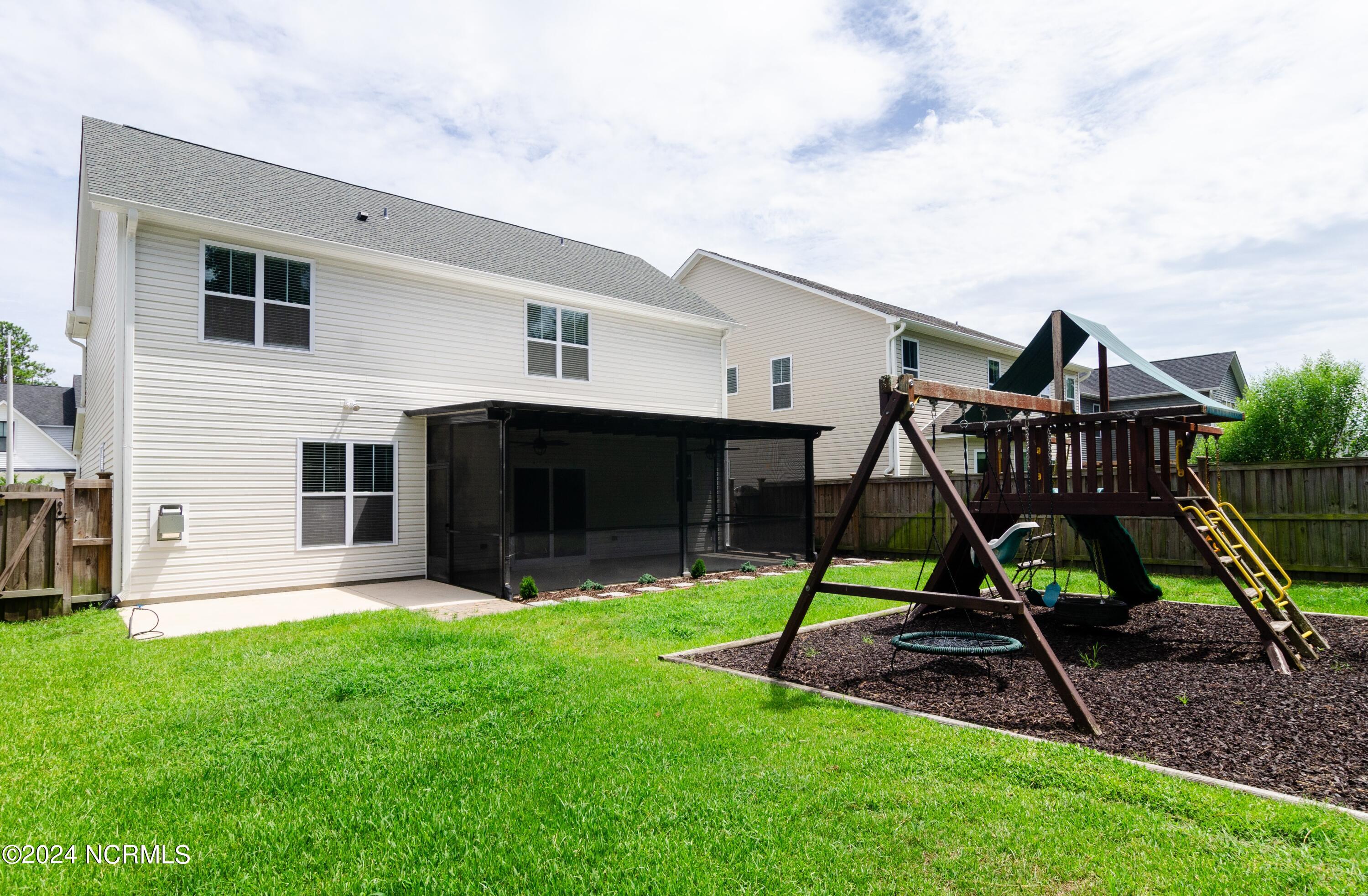 100547679 | Photo 32