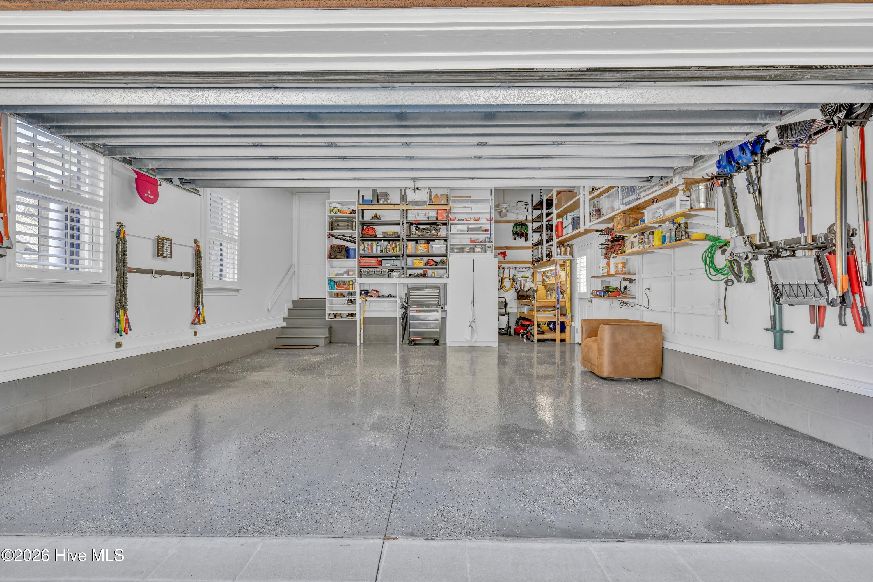 100548957 | Photo 31