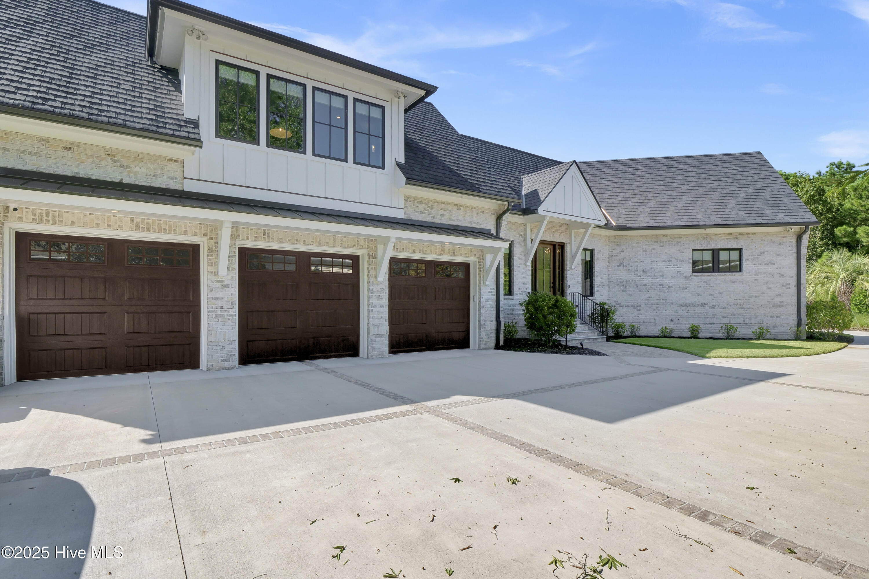 100532496 | Photo 77