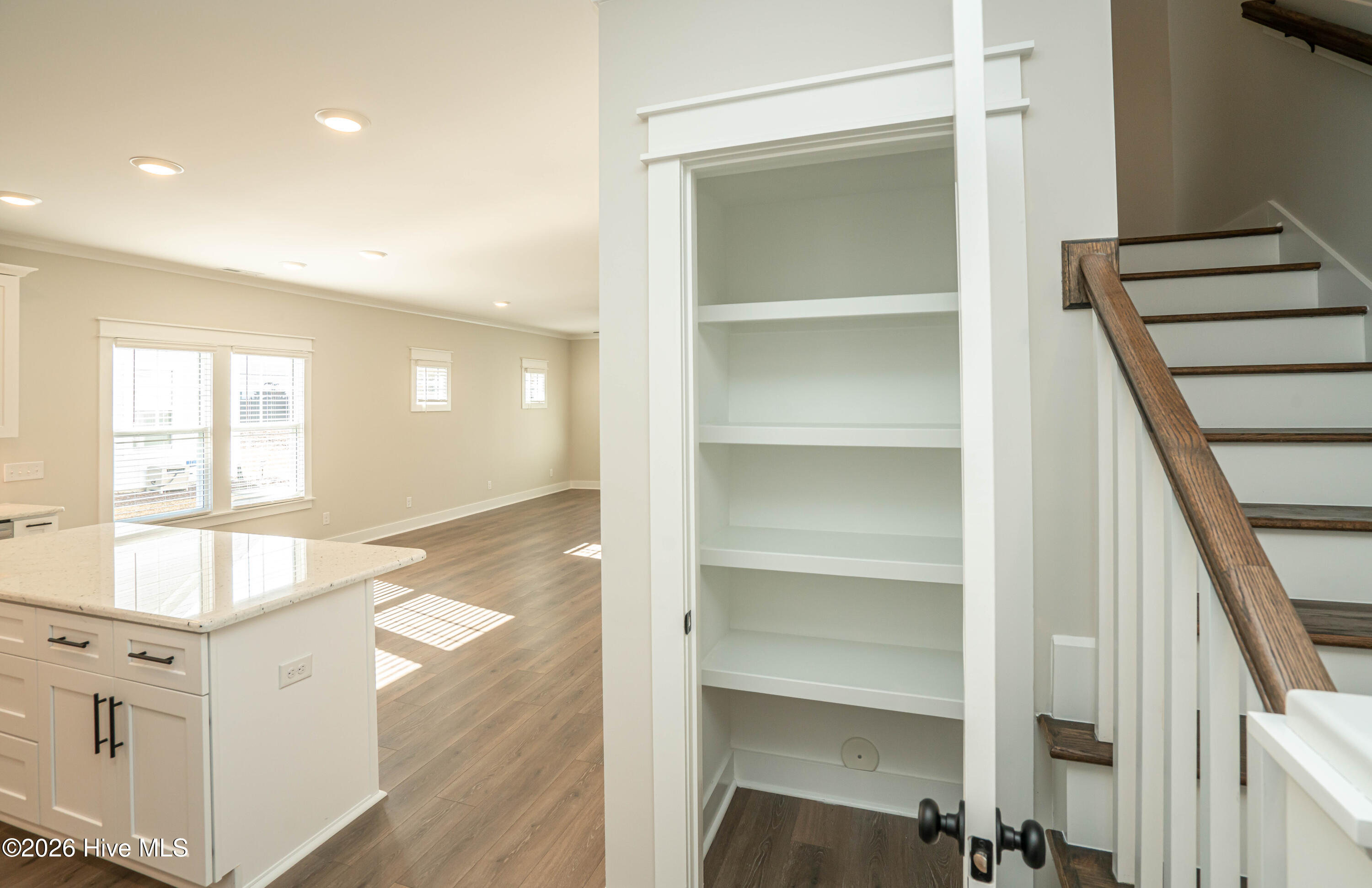 100548241 | Photo 37