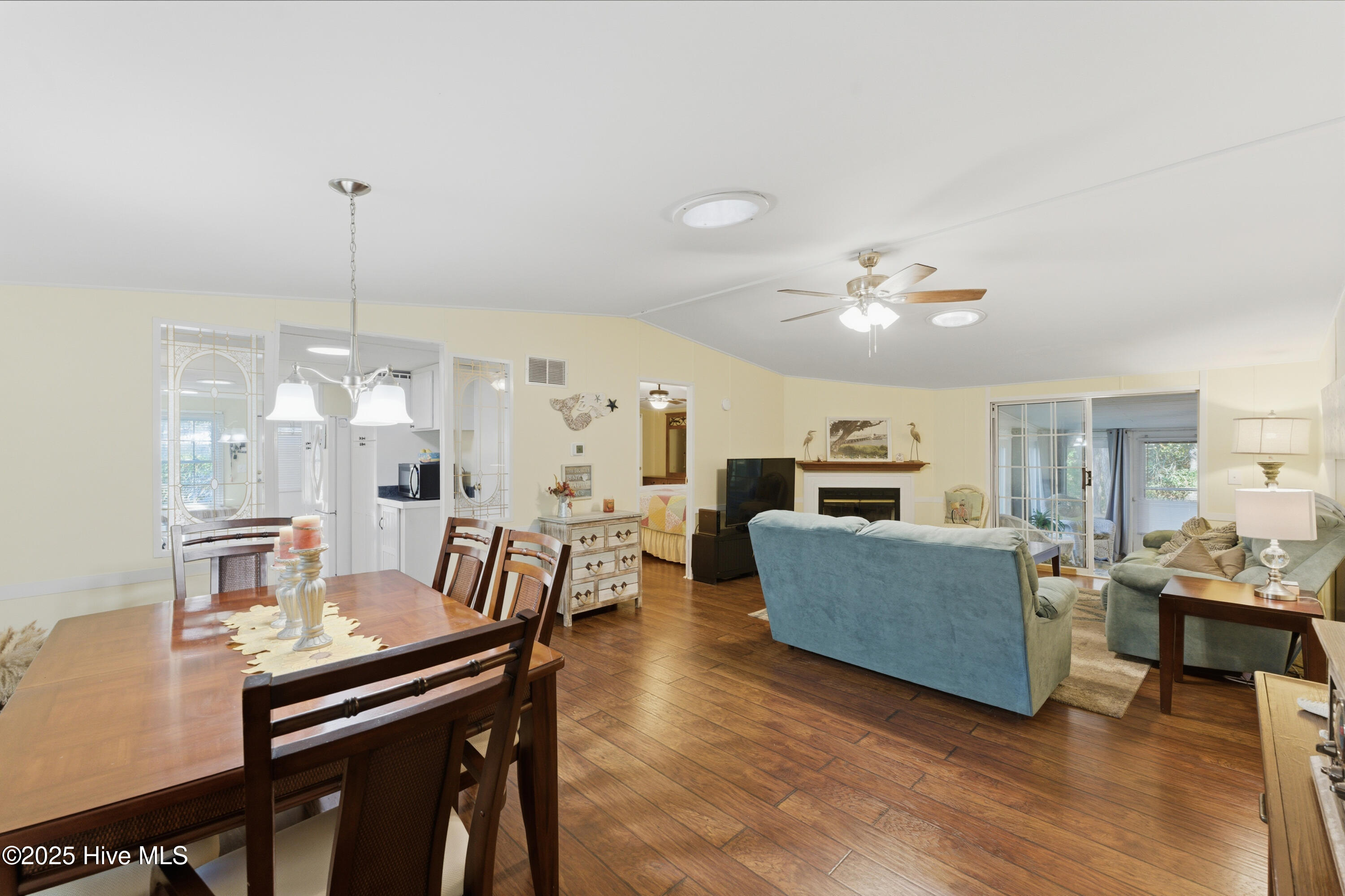 100538513 | Photo 46