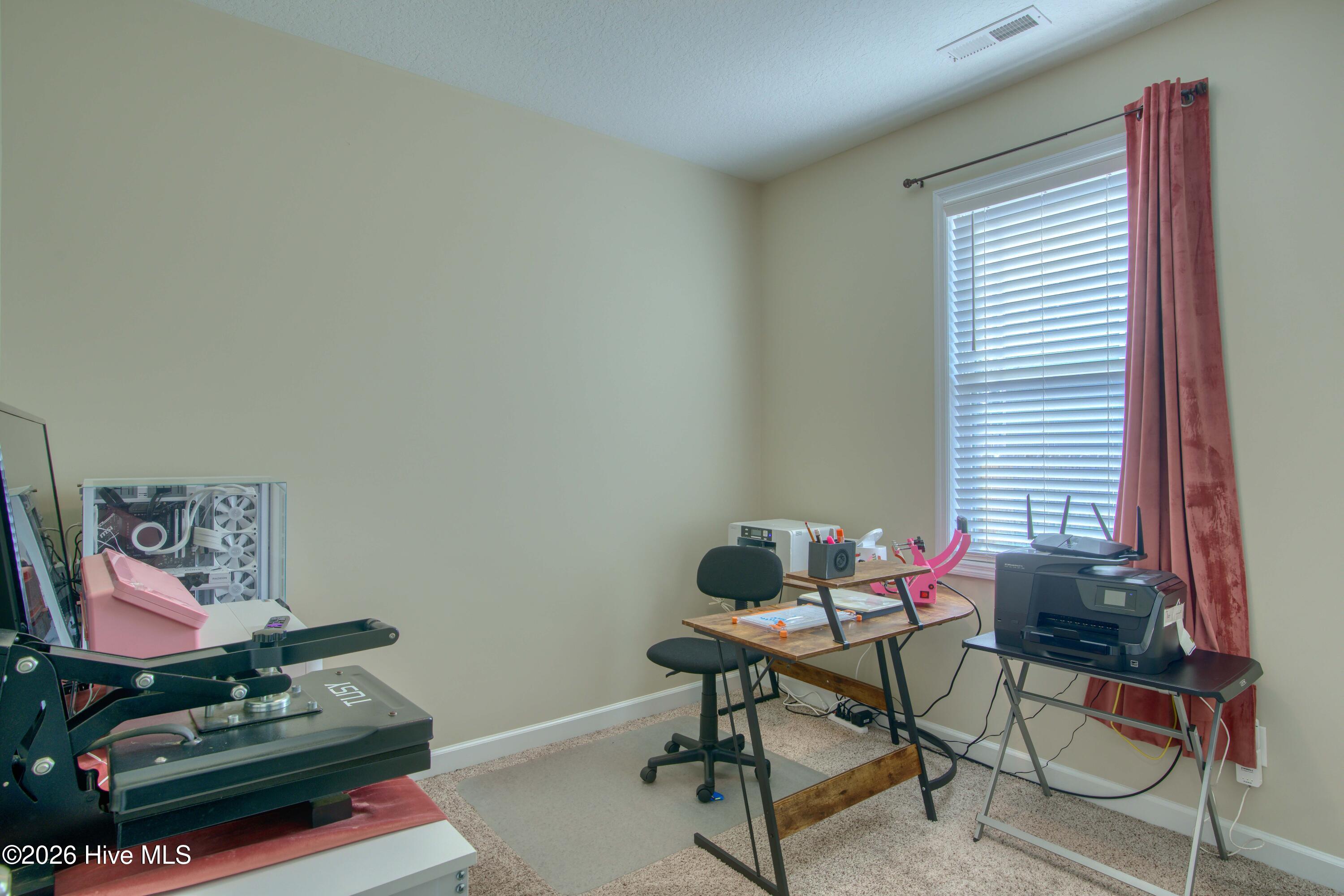 100558349 | Photo 18