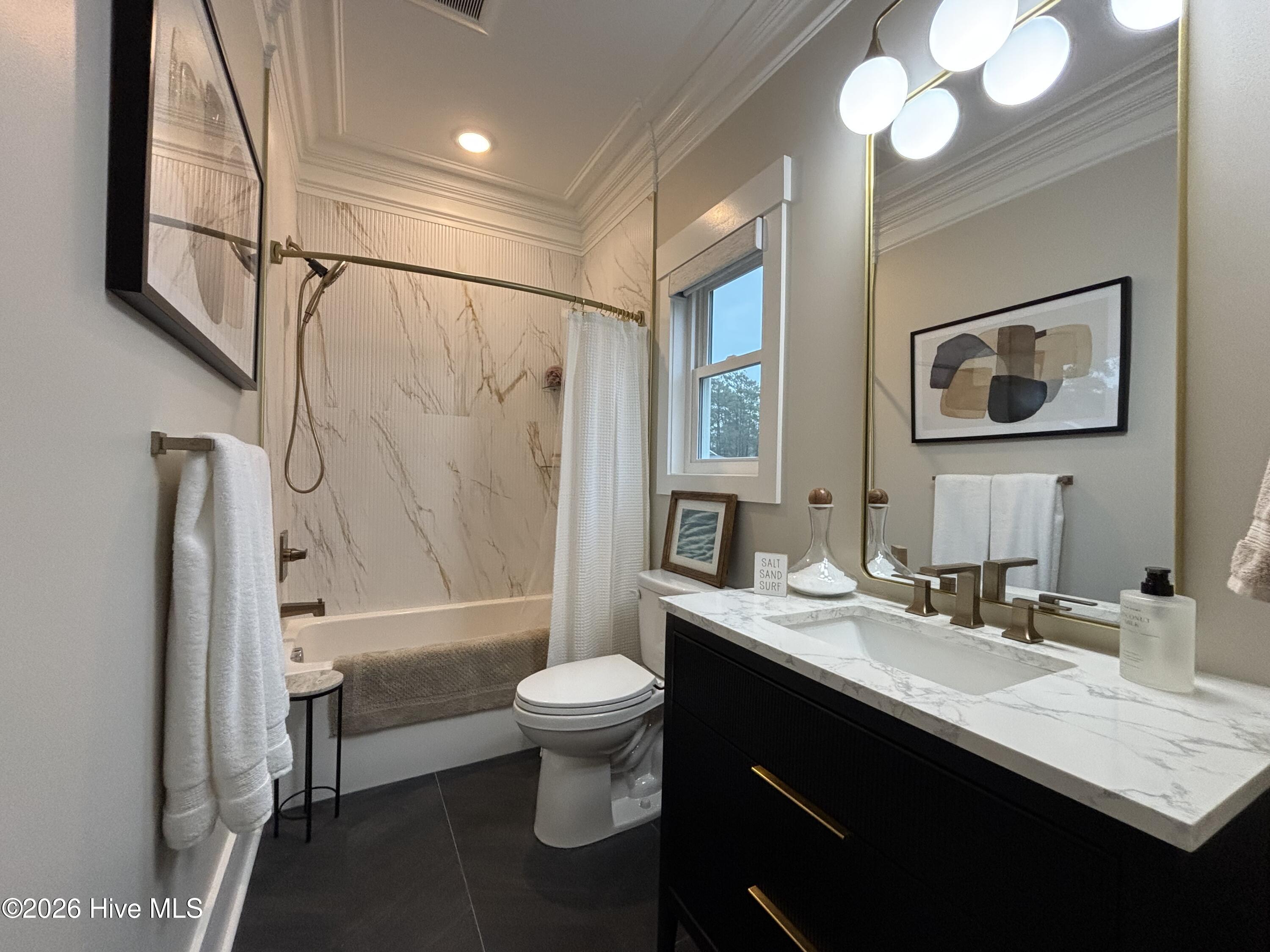 100516902 | Photo 102