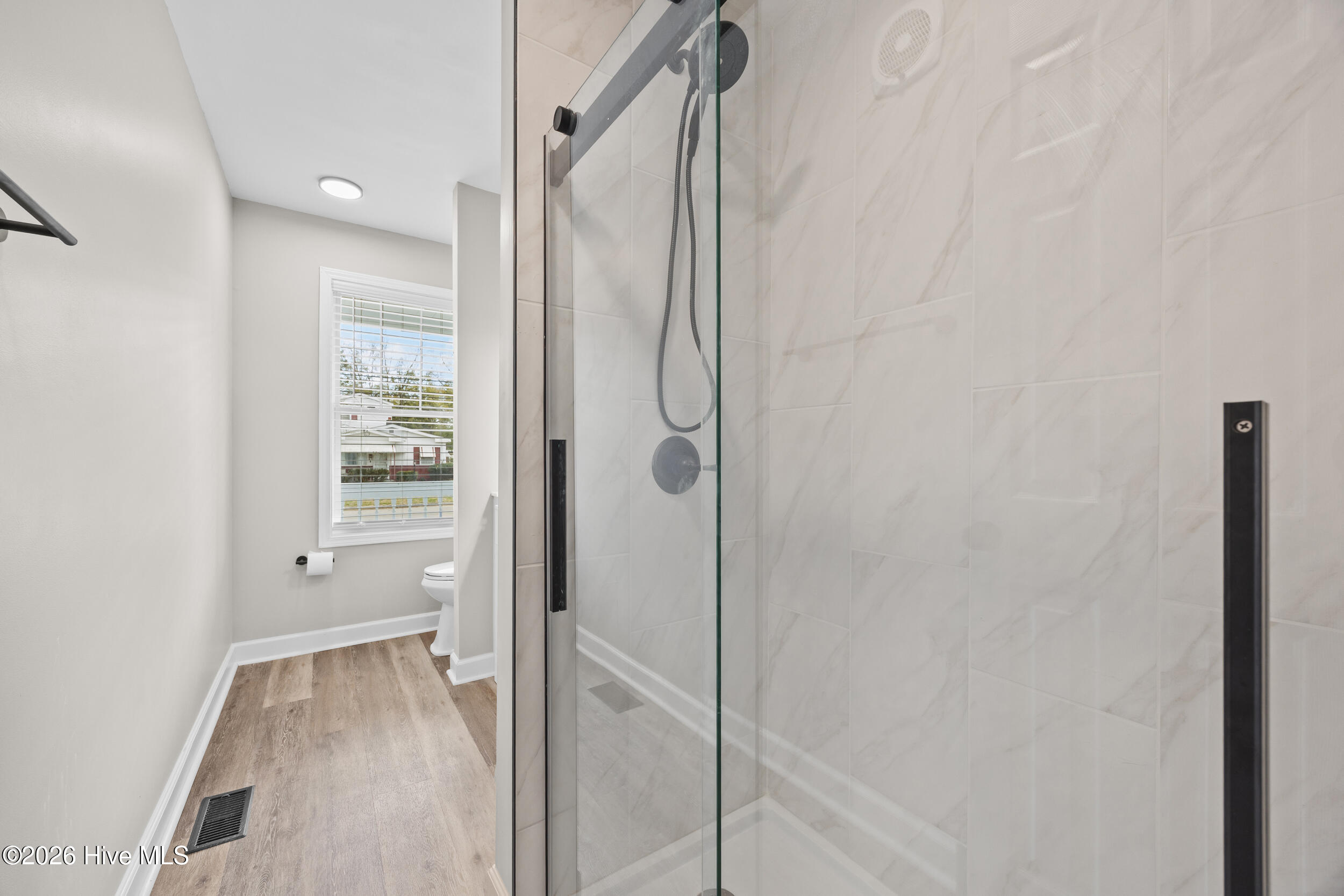 100558916 | Photo 14