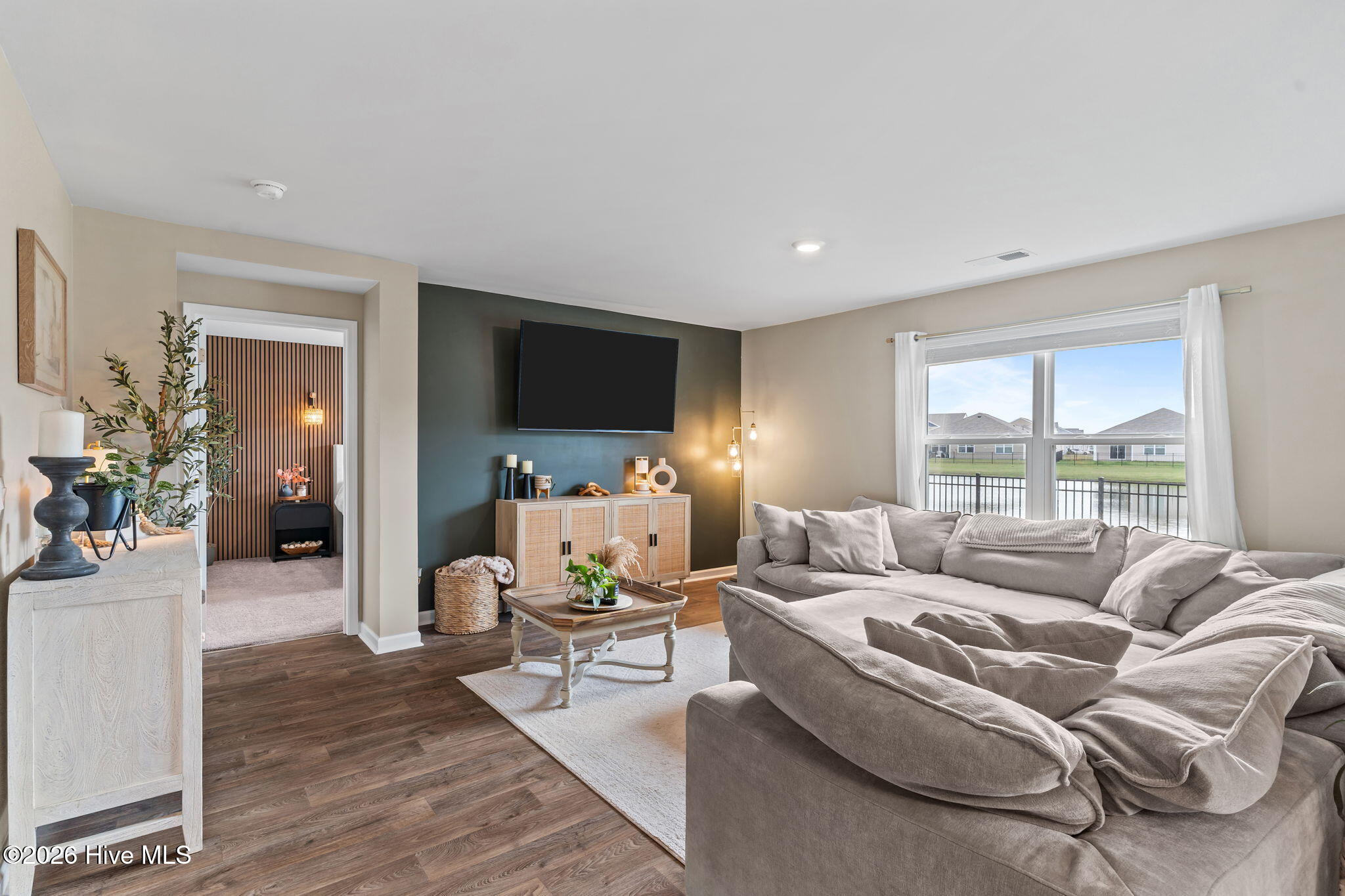 100558929 | Photo 23