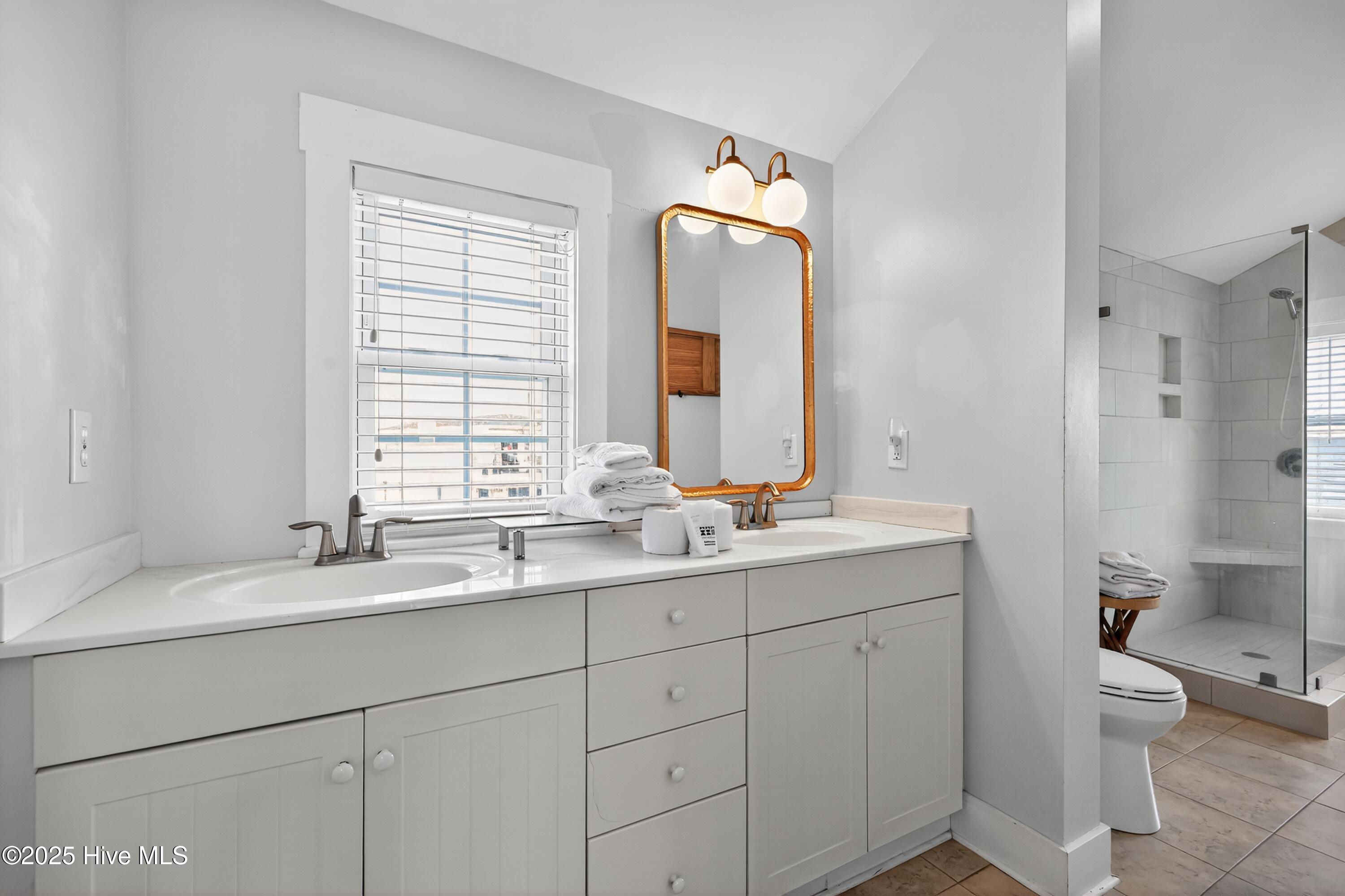 100525482 | Photo 55