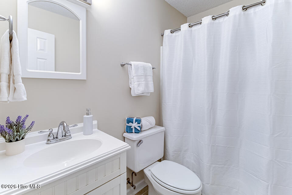 100565987 | Photo 19