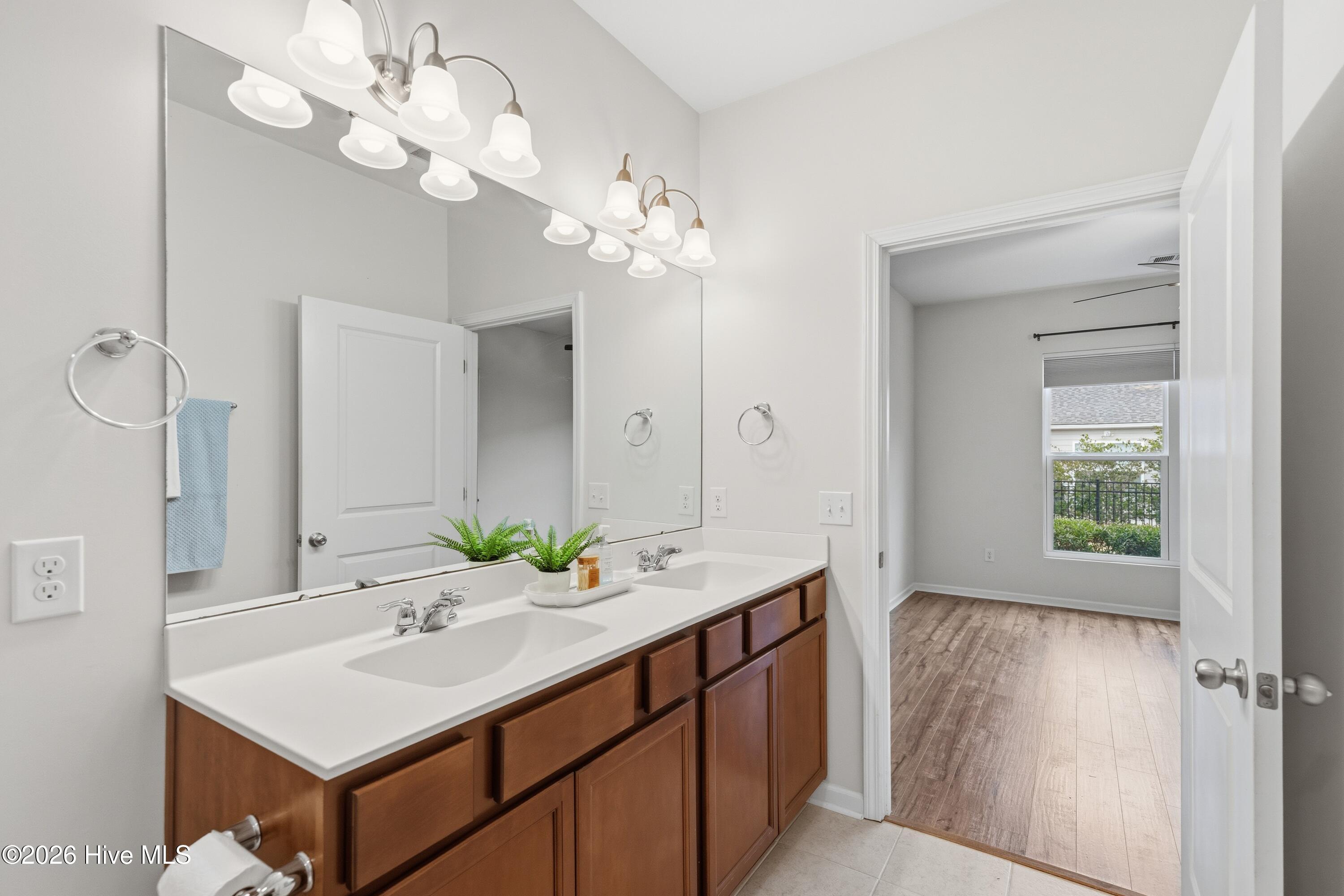 100553479 | Photo 18