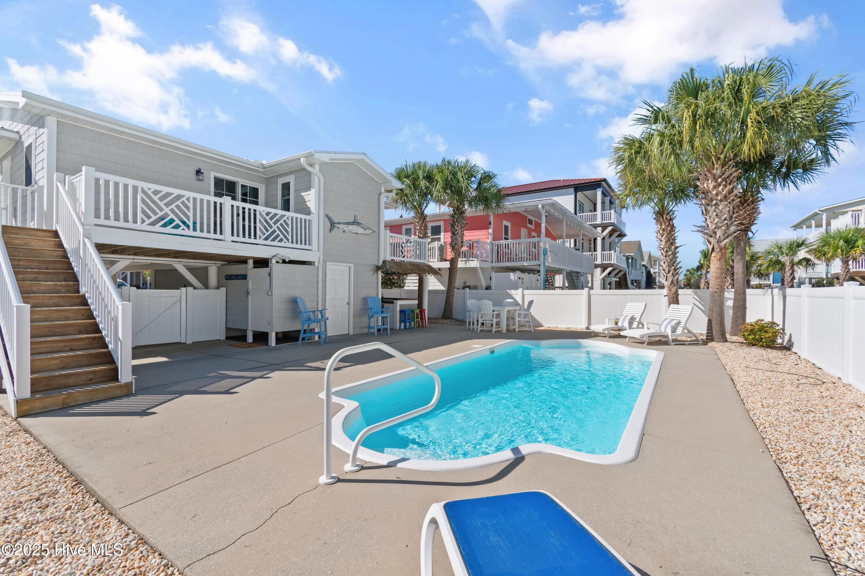 100535227 | Photo 44