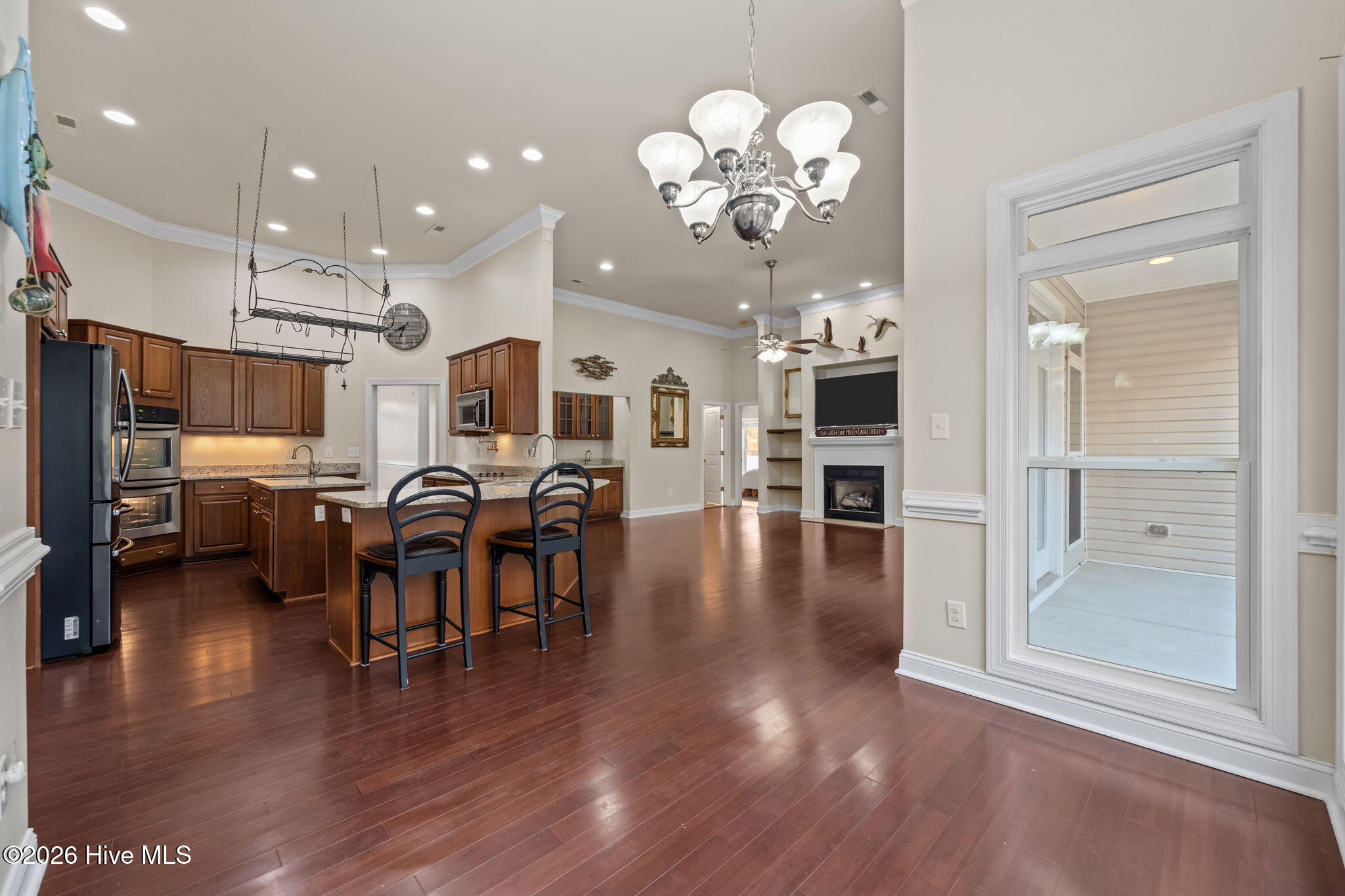 100562533 | Photo 18