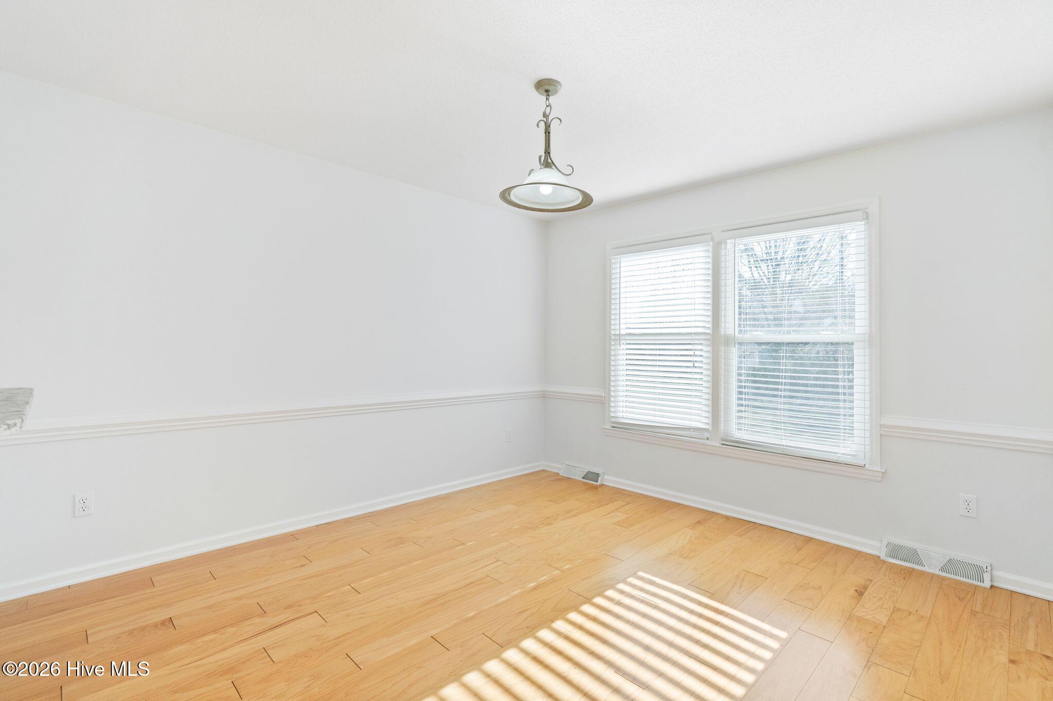 100556381 | Photo 15