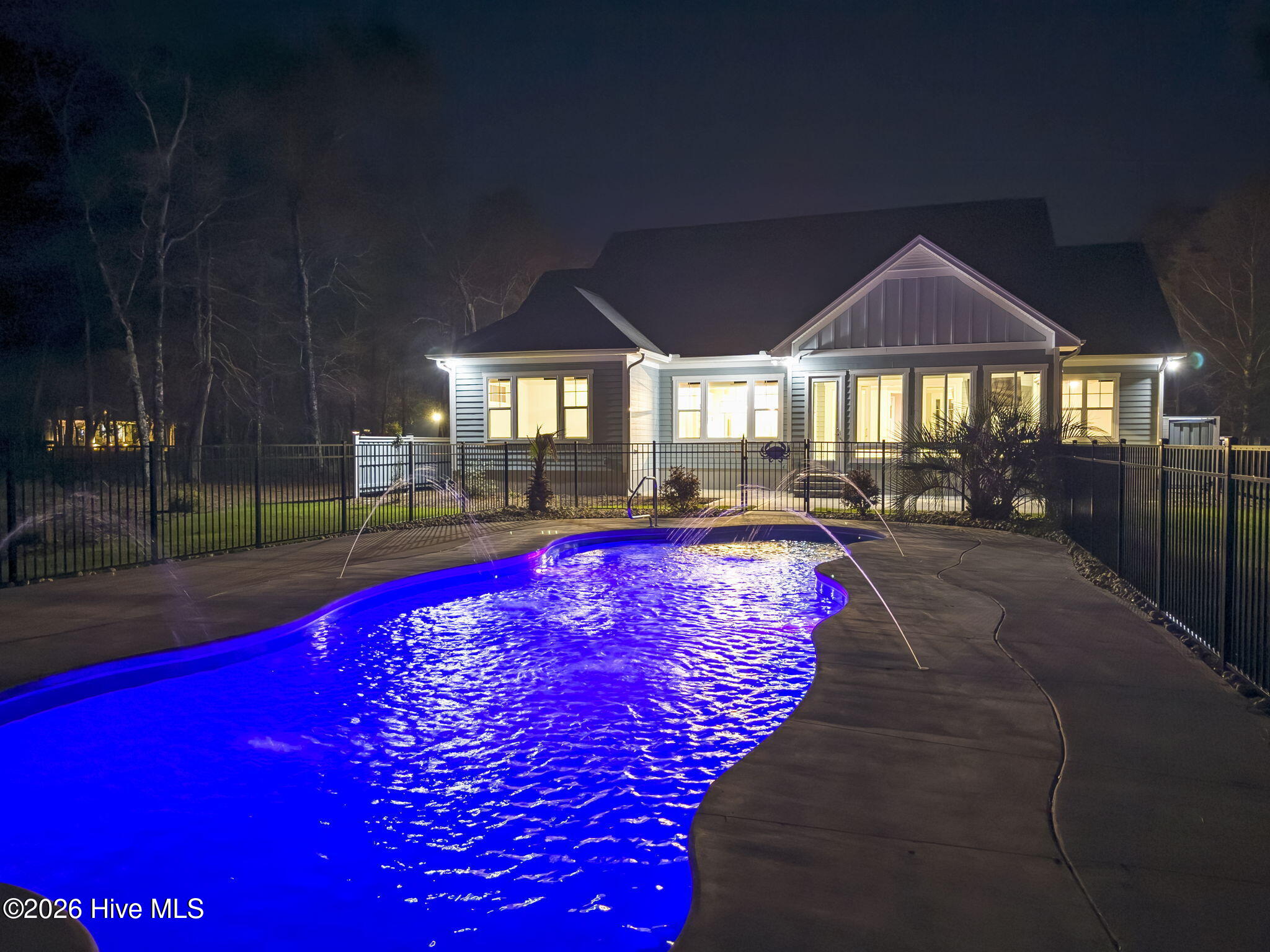 100563423 | Photo 75