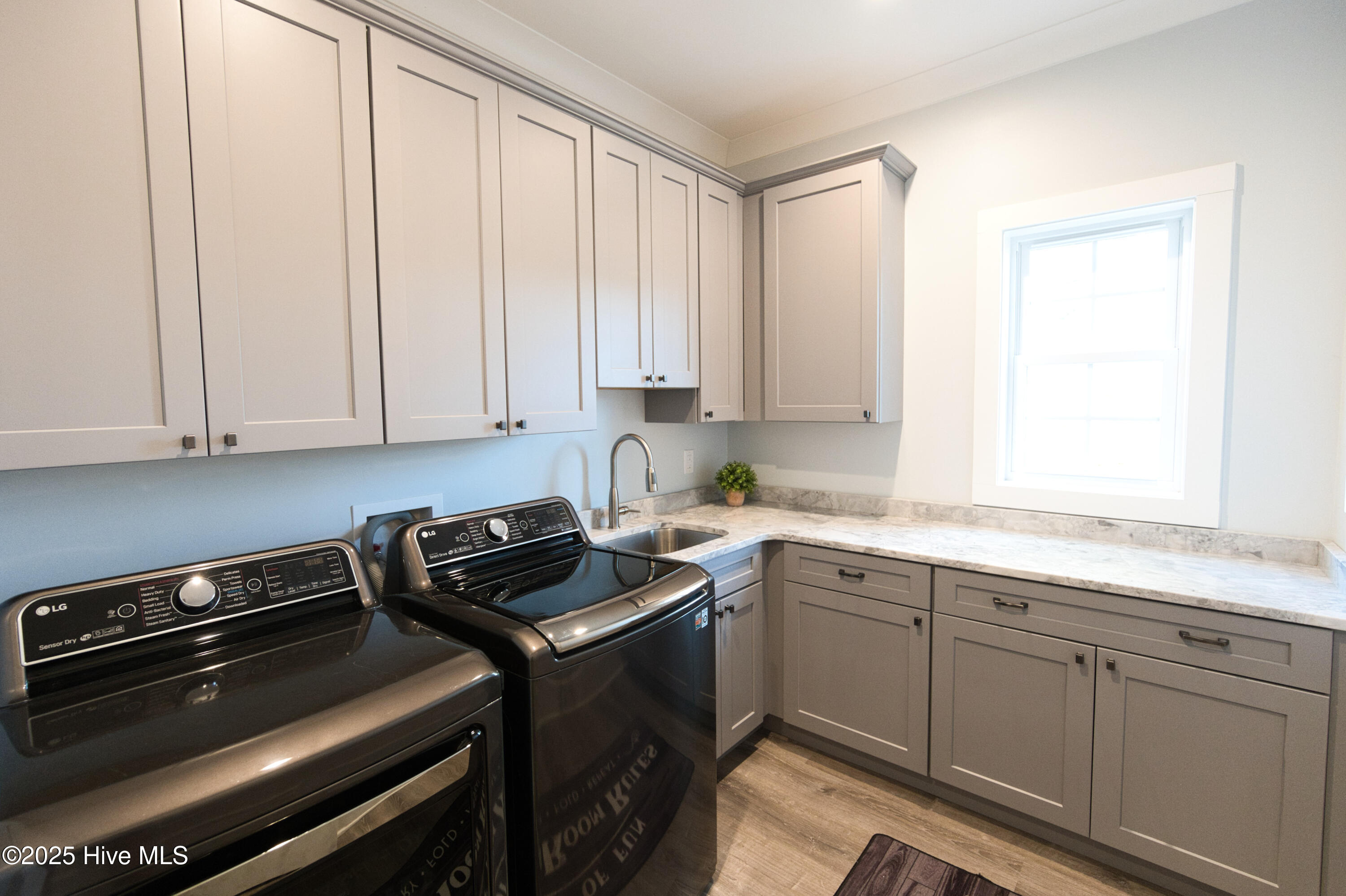 100546521 | Photo 61