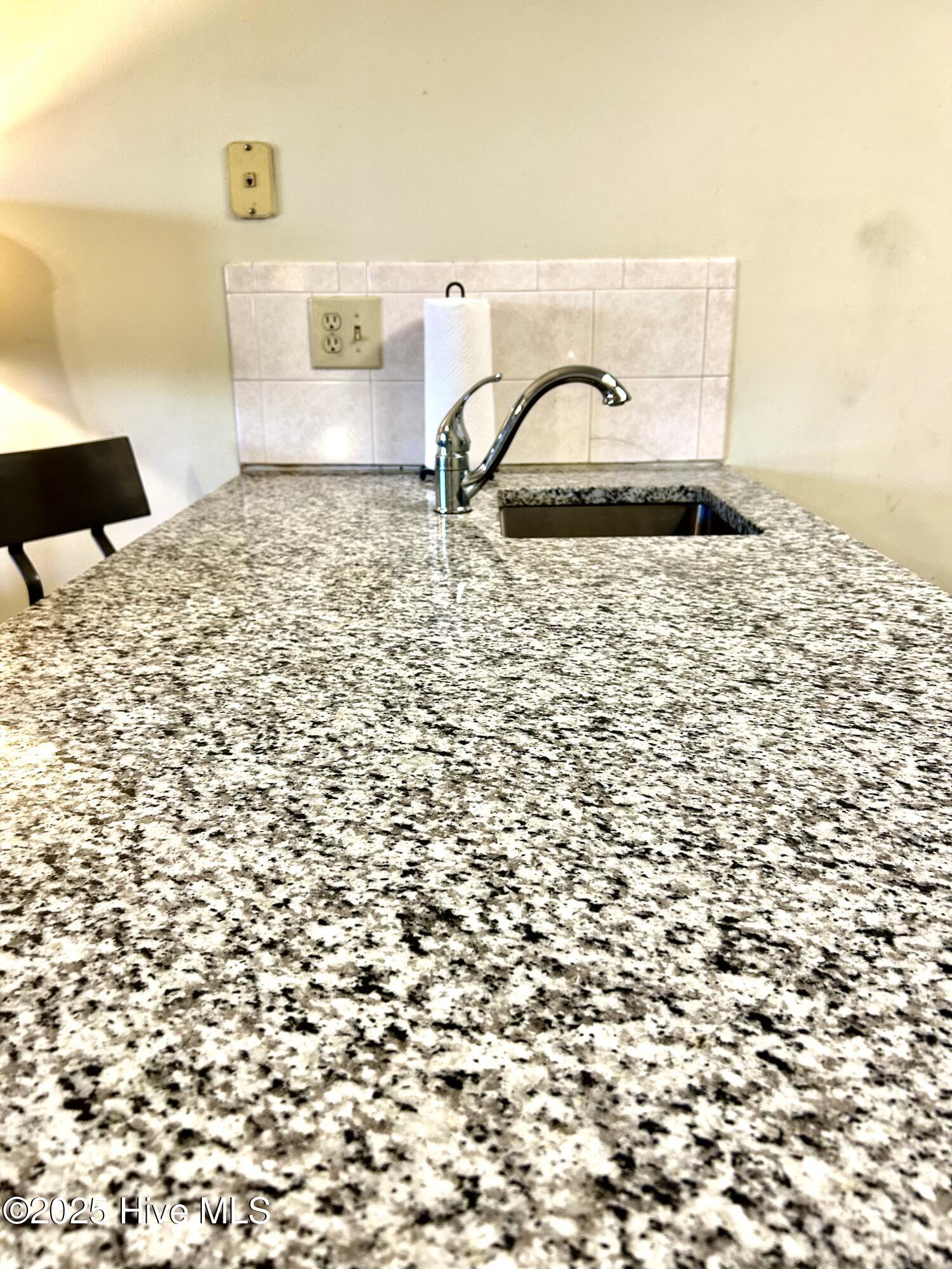 100501486 | Photo 19