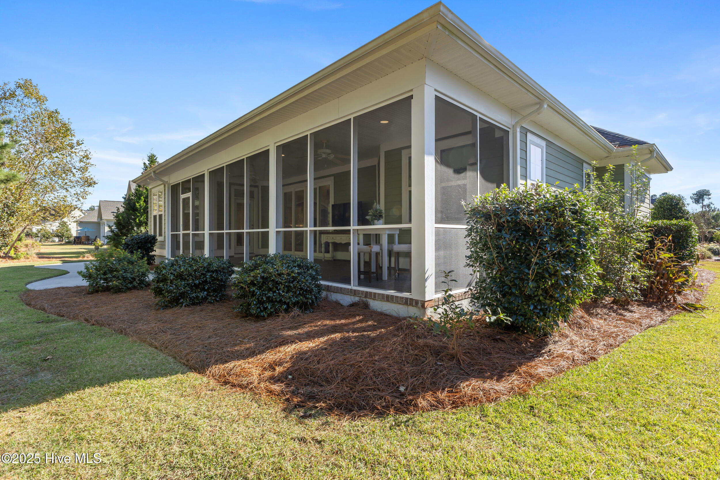 100549327 | Photo 47