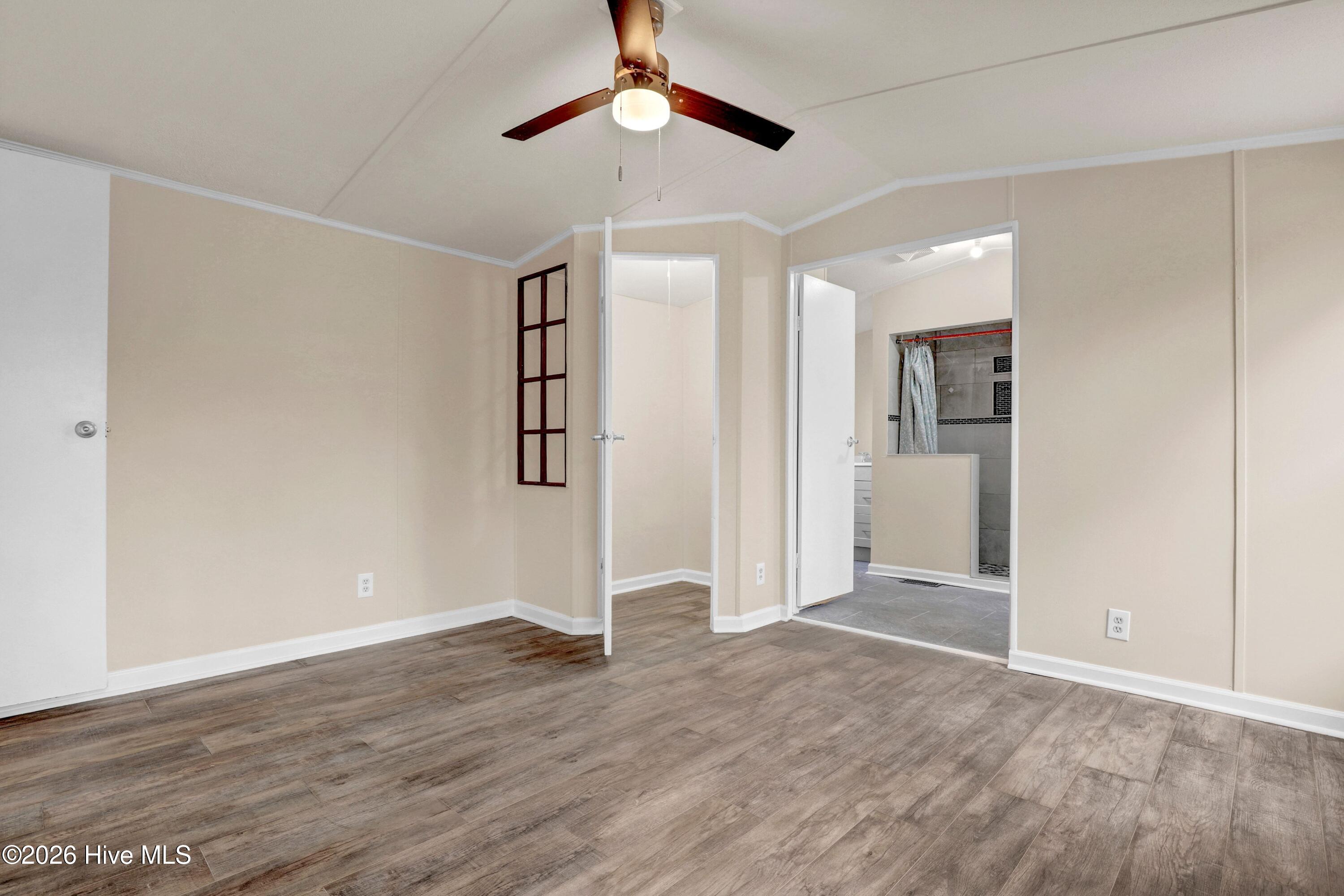 100557223 | Photo 21