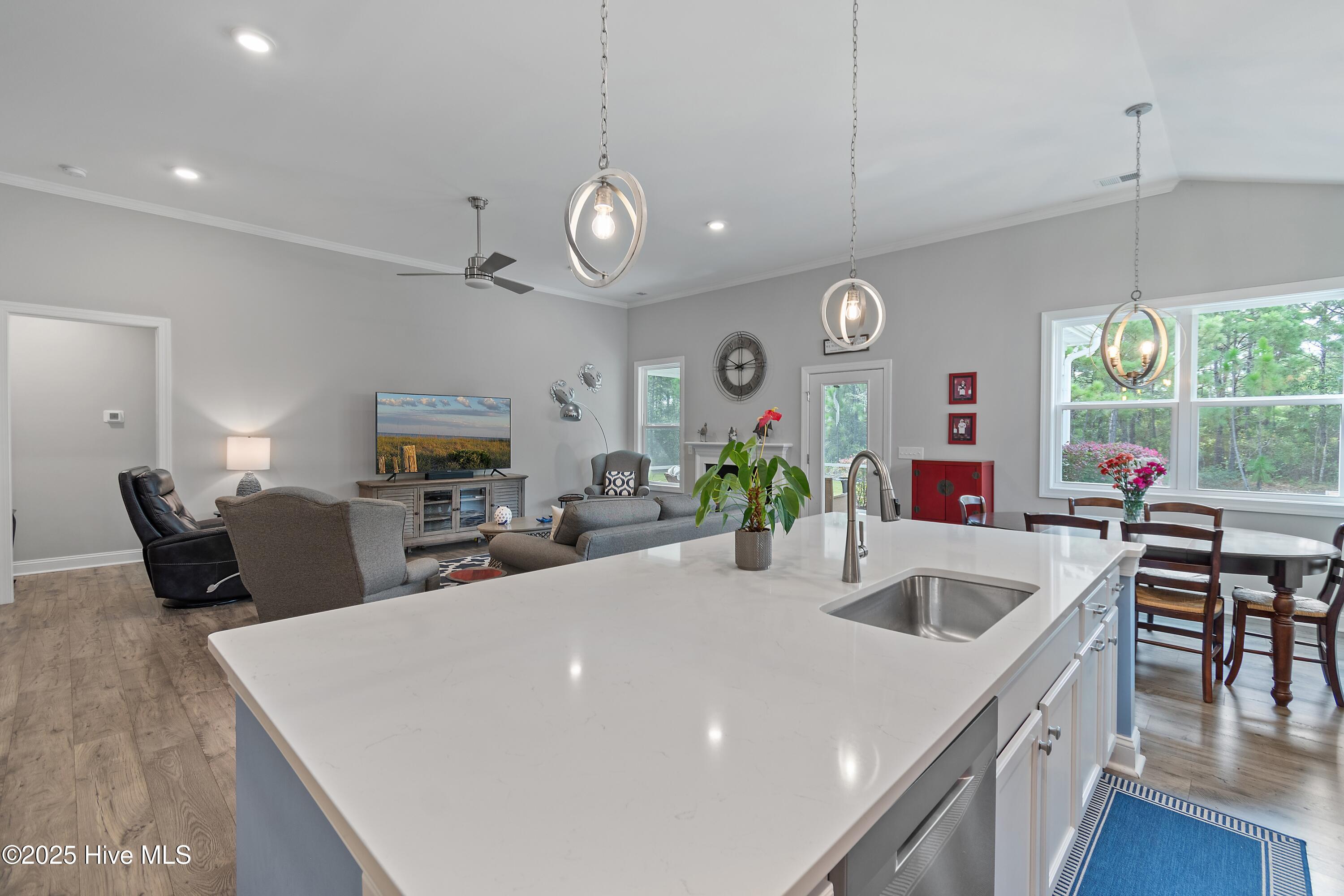 100527961 | Photo 16