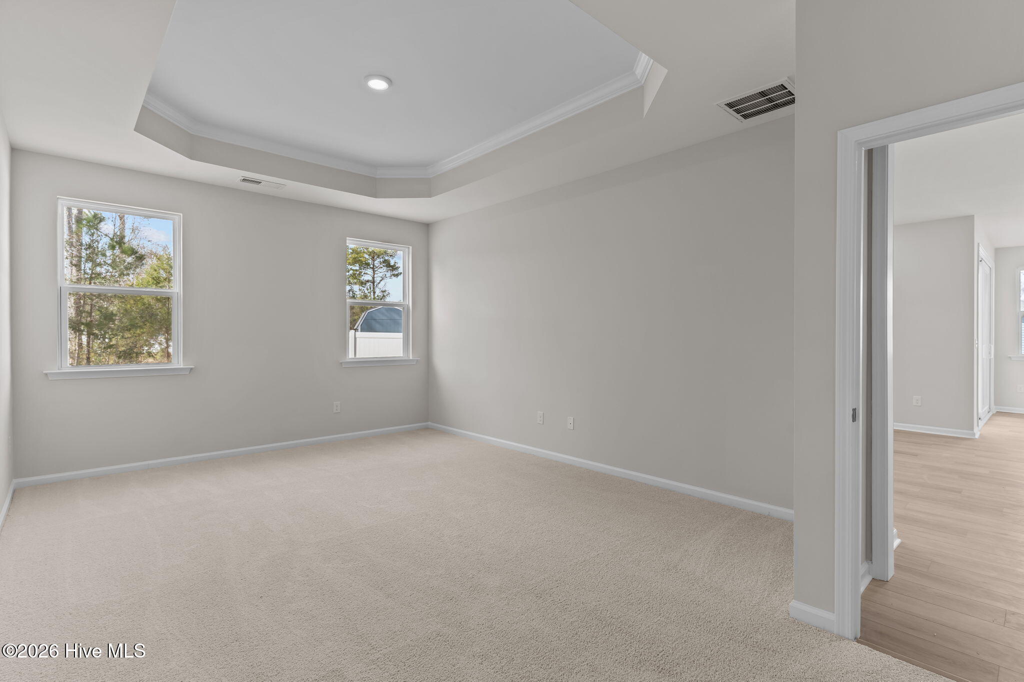 100540347 | Photo 11