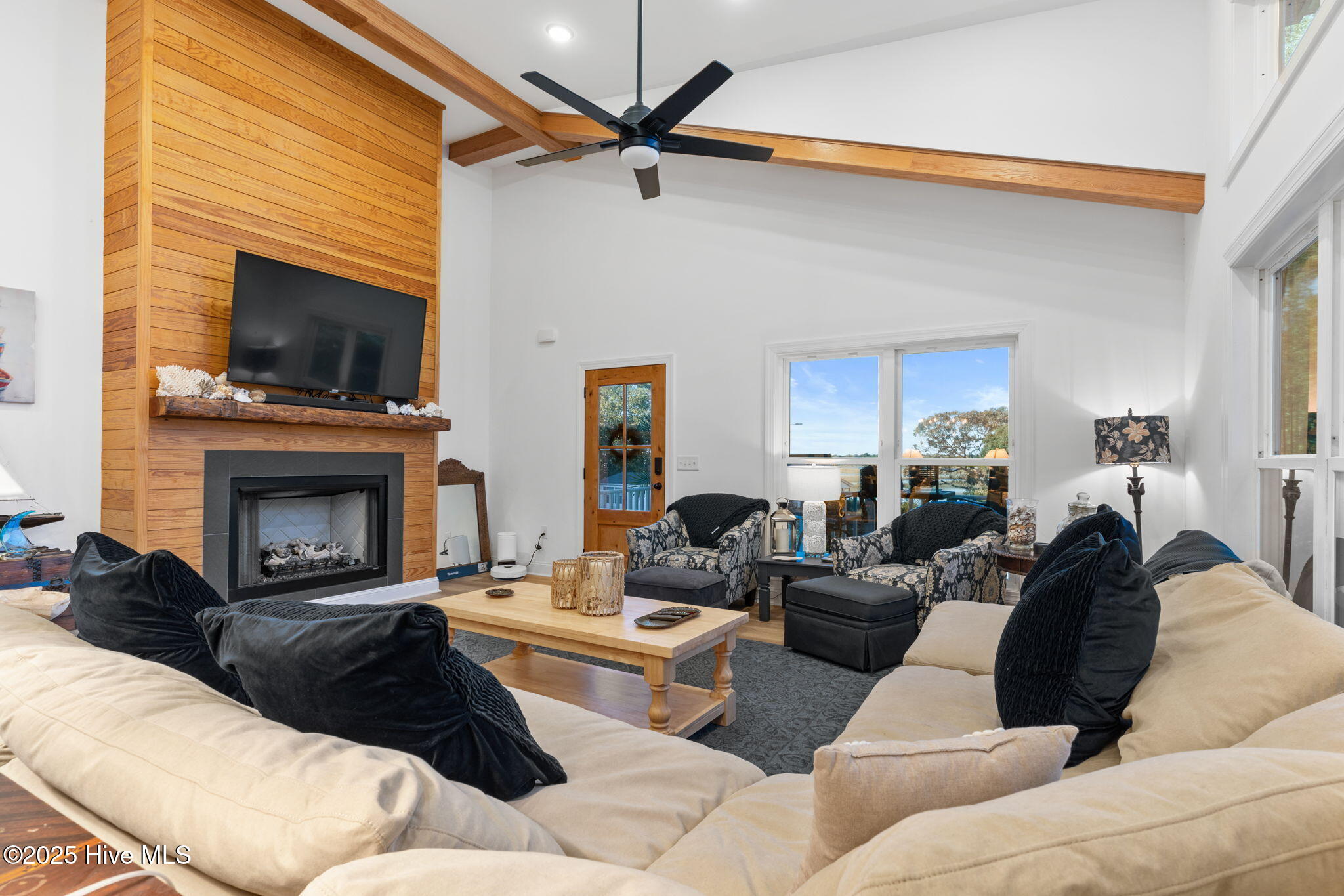 100541754 | Photo 11