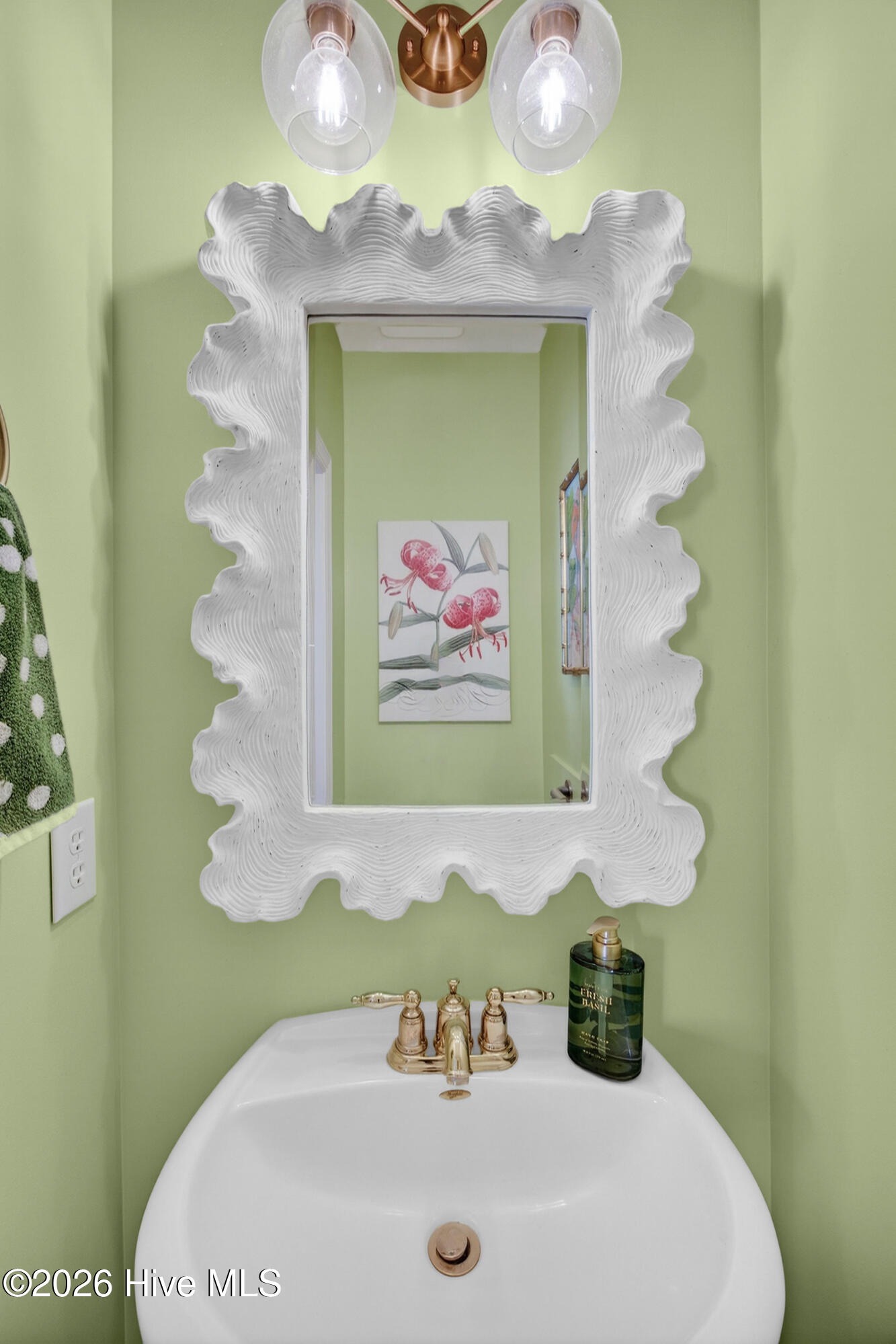 100558611 | Photo 43