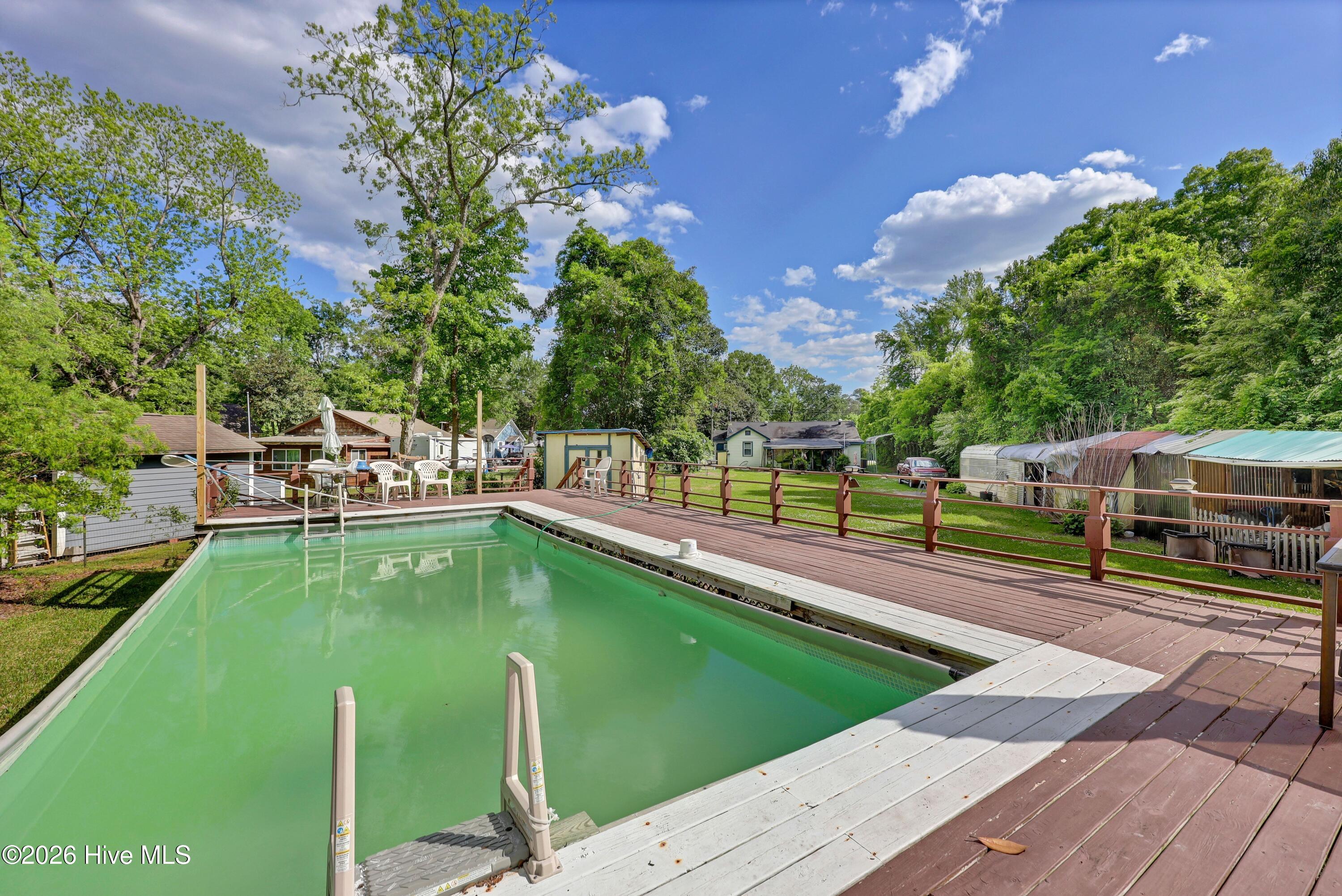 100569876 | Photo 27