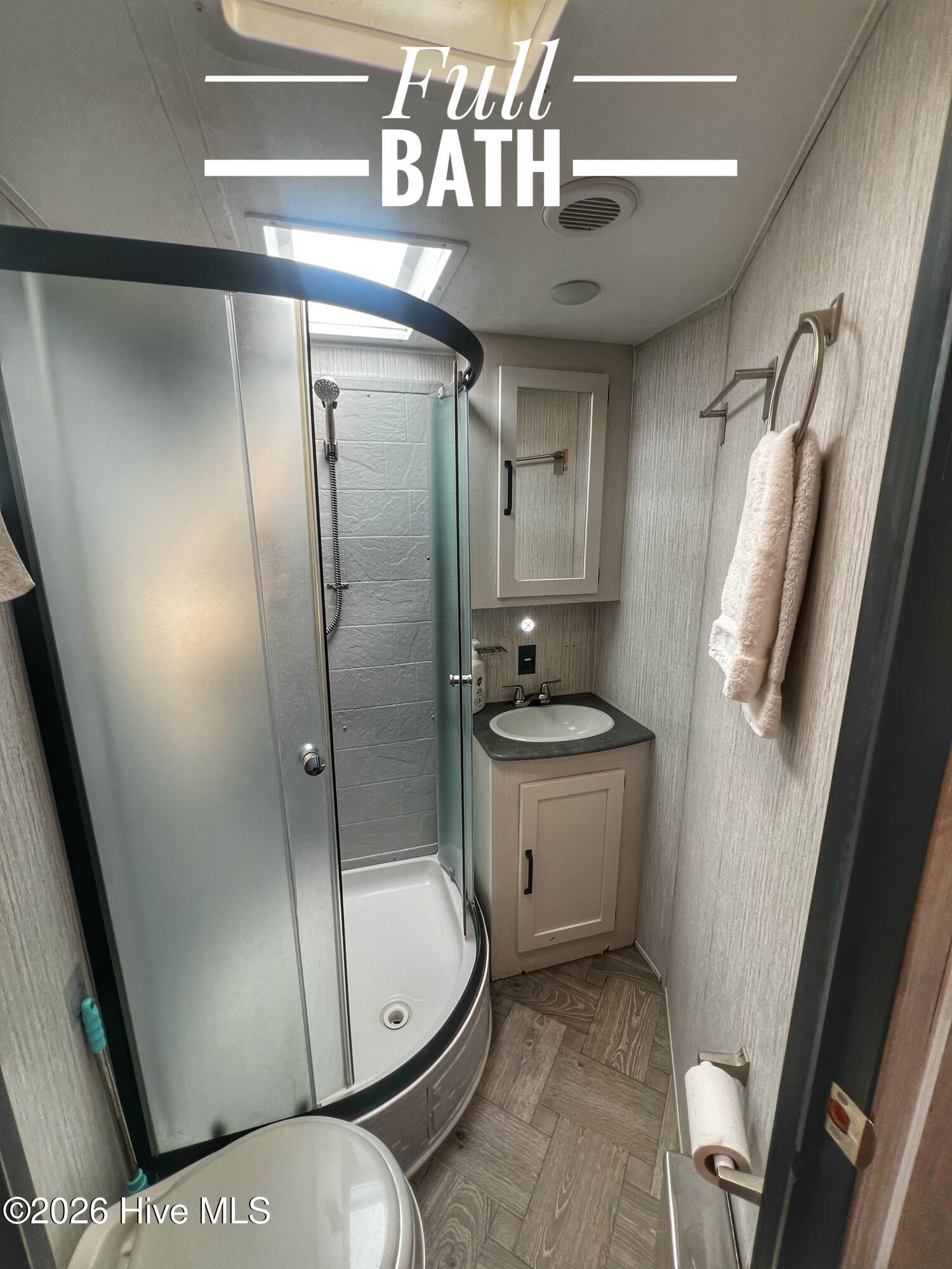 100562854 | Photo 16