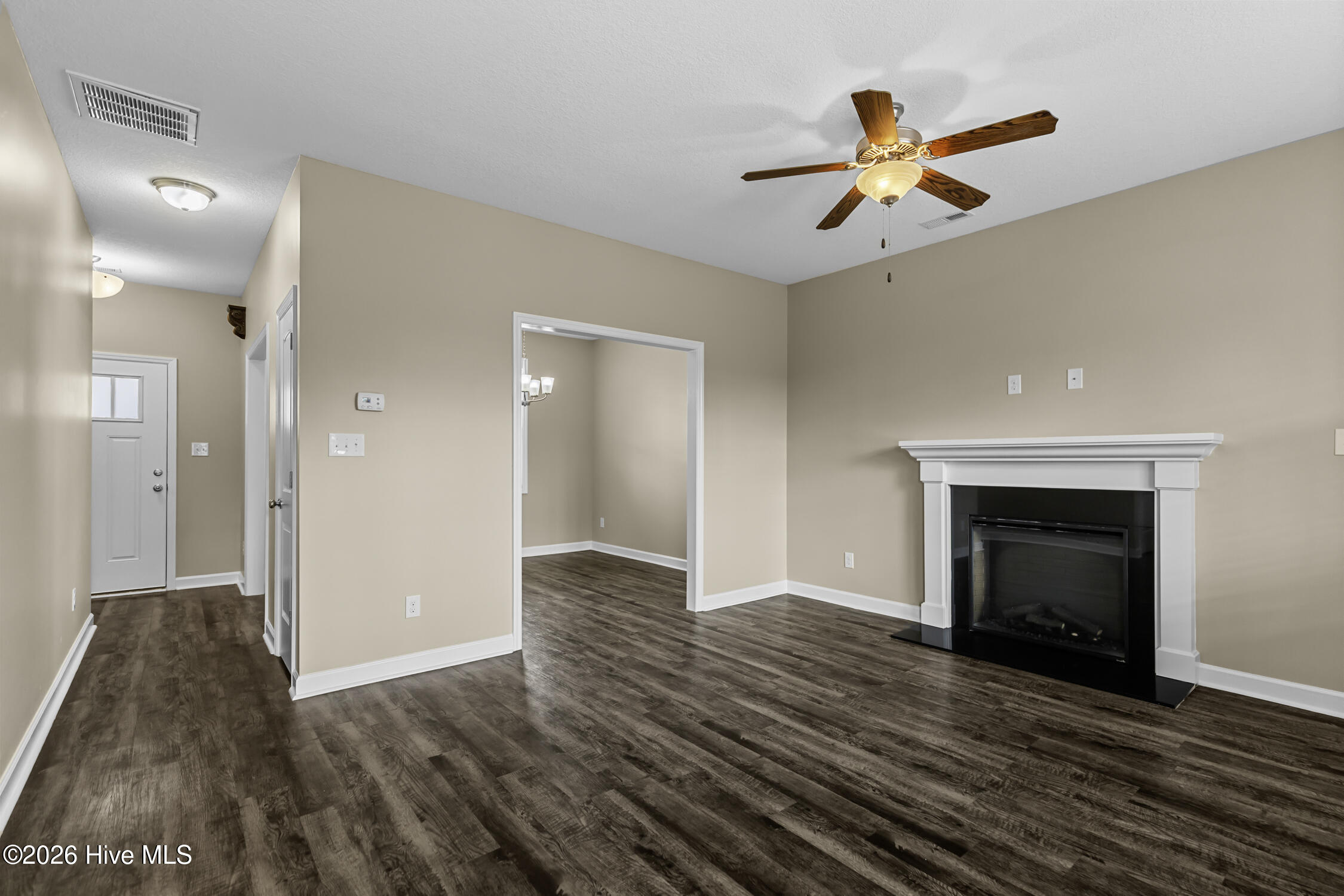 100548143 | Photo 15