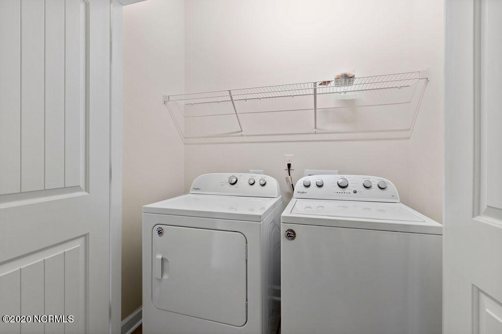 100560140 | Photo 22