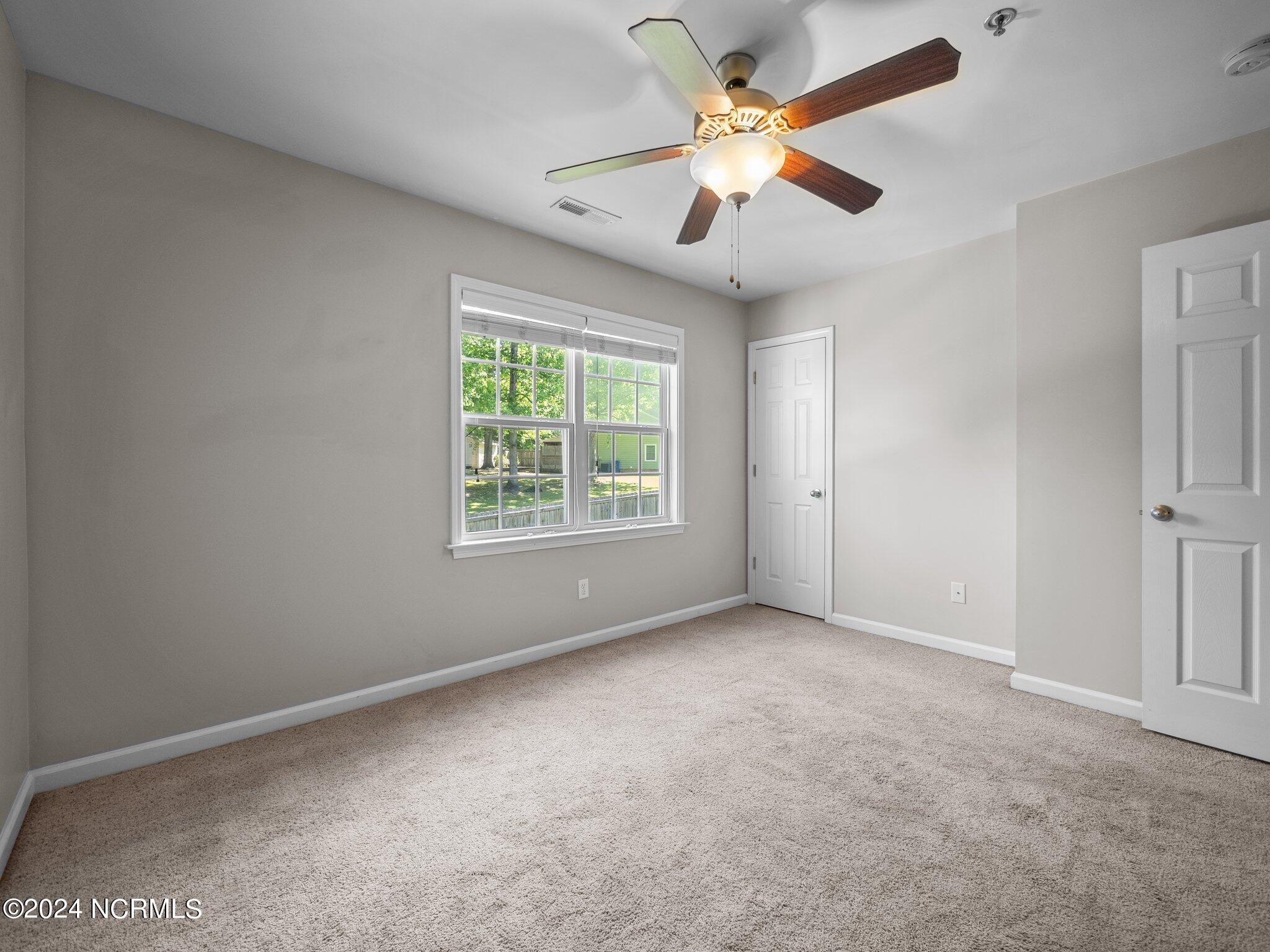 100565398 | Photo 14