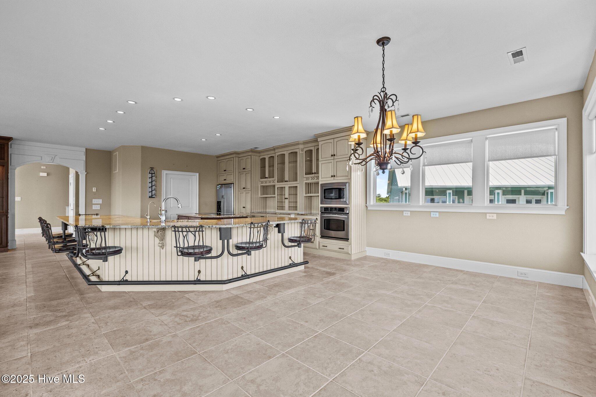 100476259 | Photo 16