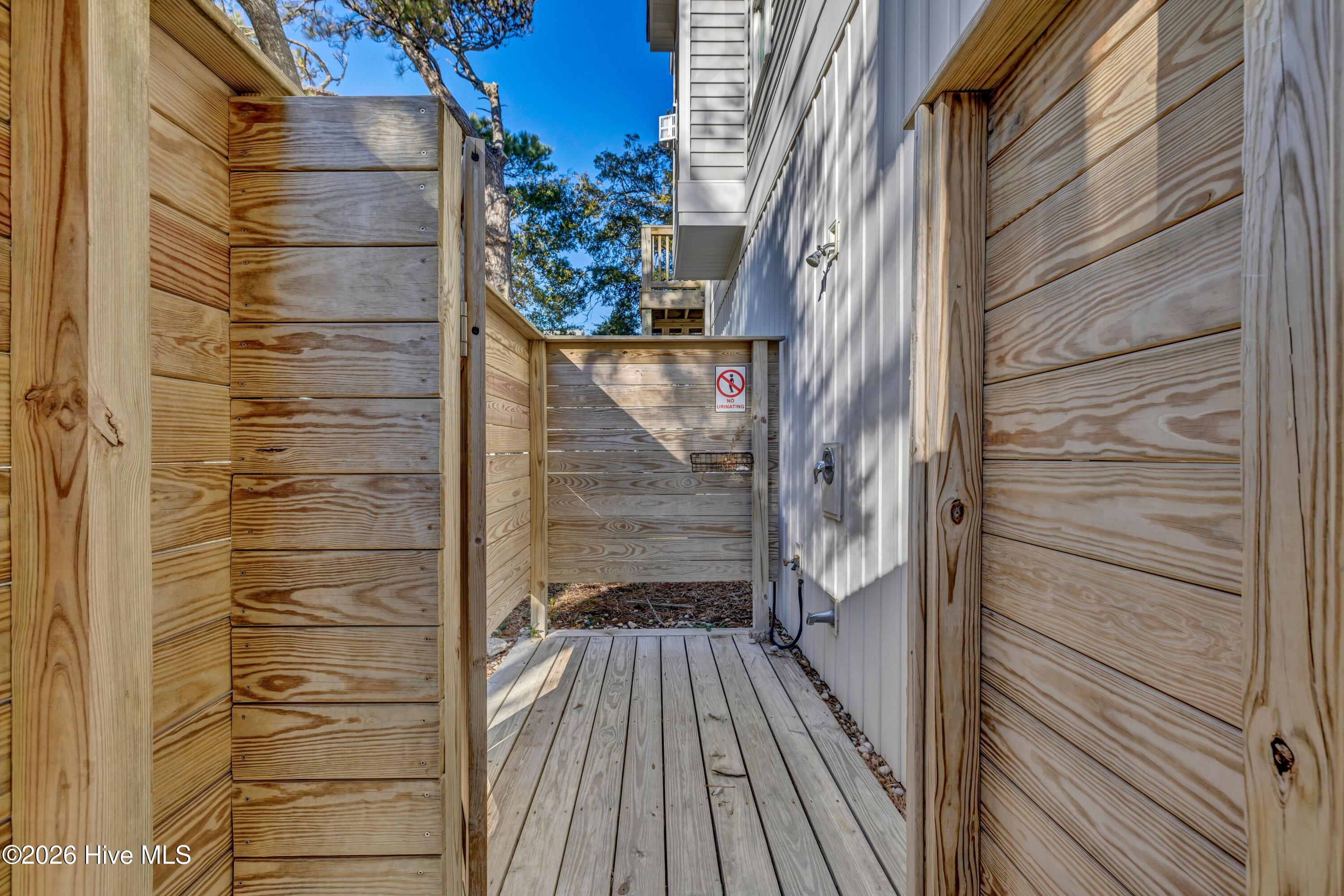 100549808 | Photo 46