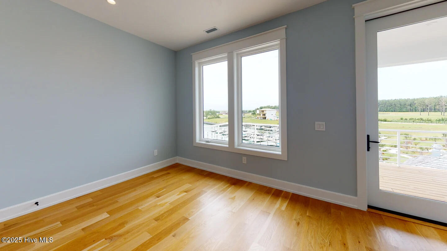 100514796 | Photo 22