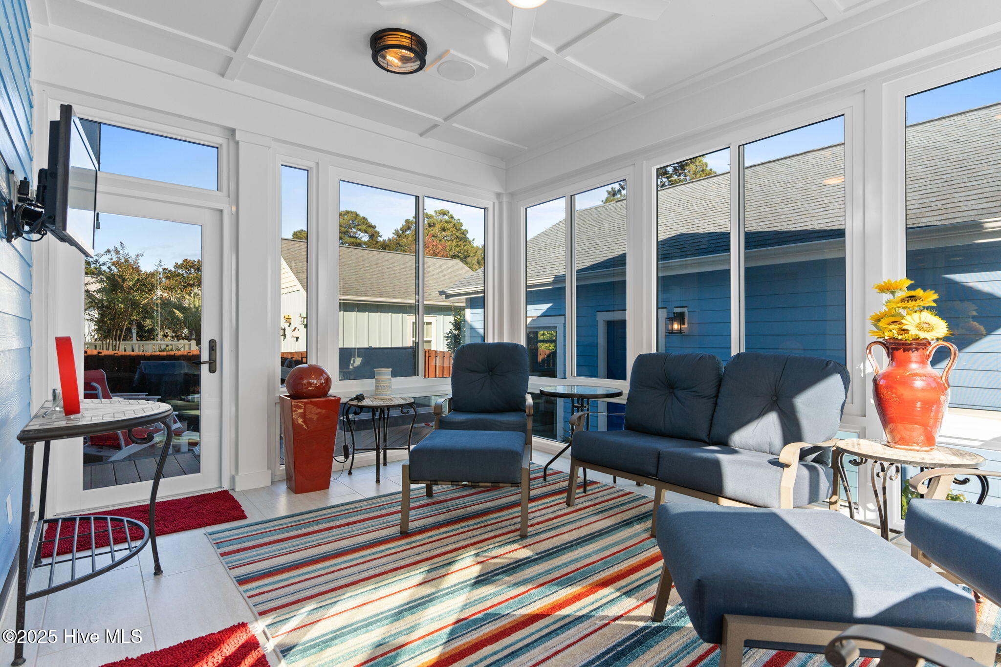 100569449 | Photo 69