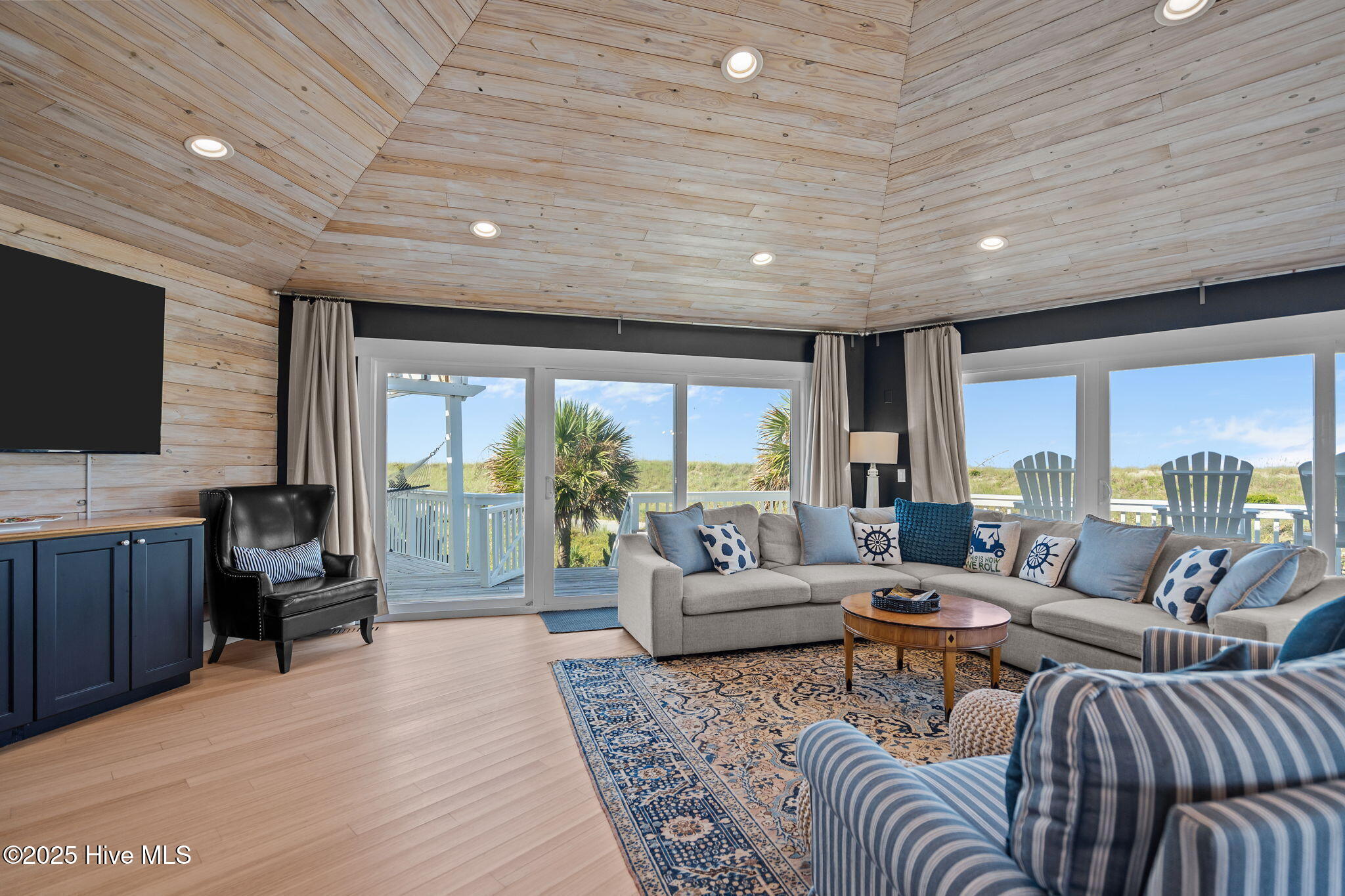 100550431 | Photo 10