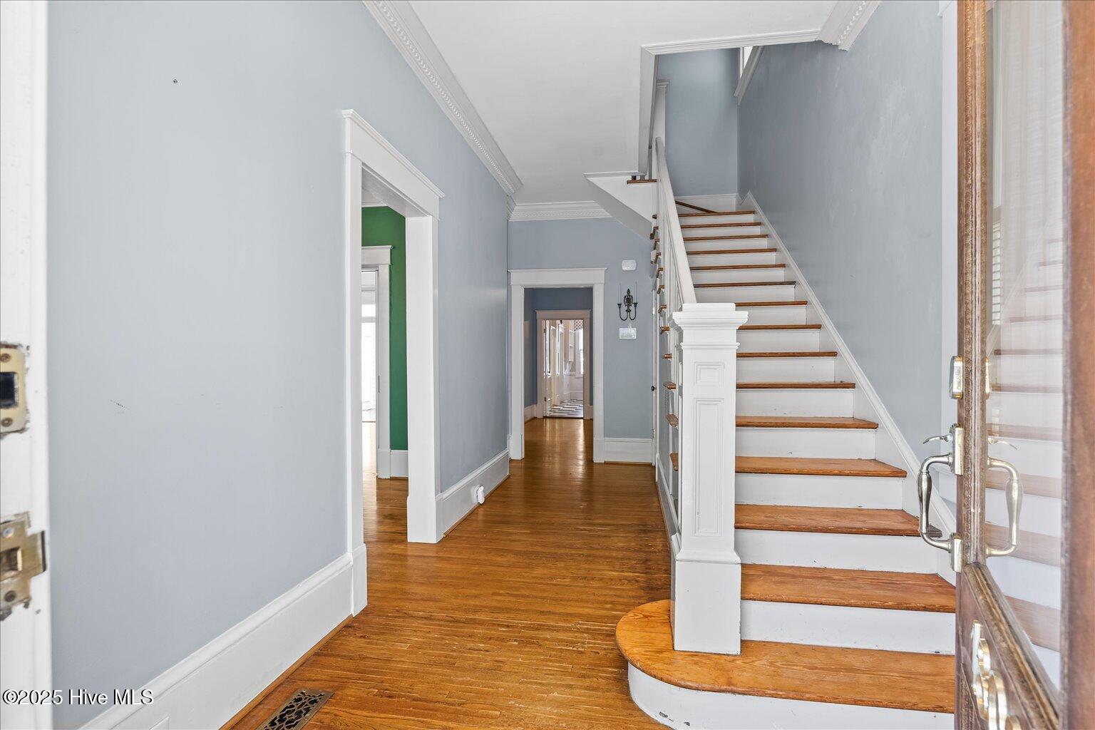 100529930 | Photo 13