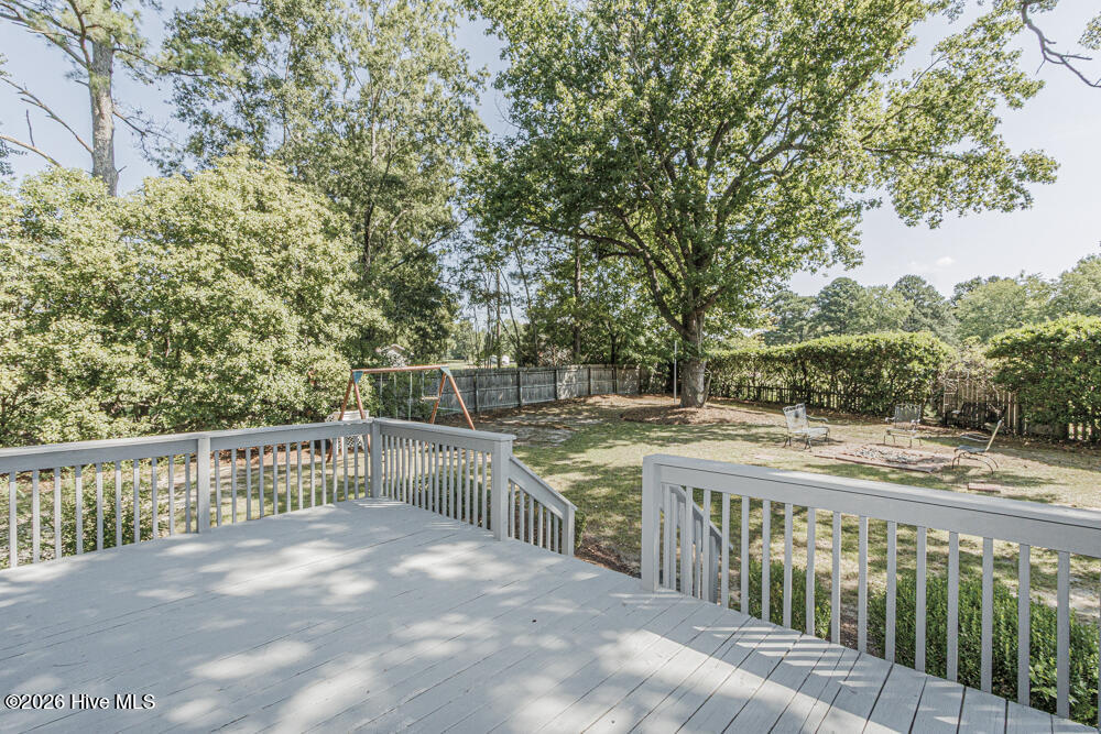 Newly painted! Great for outdoor entertaining