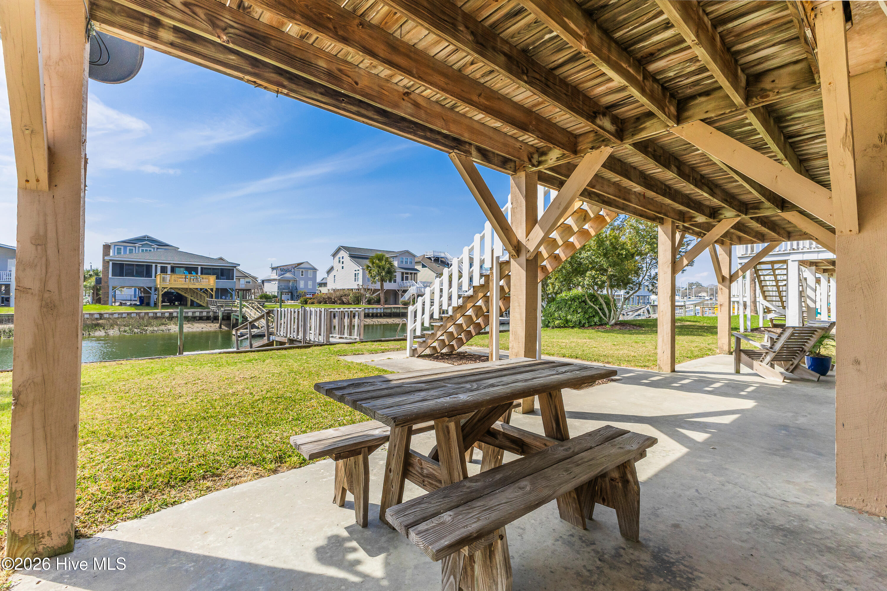 100562663 | Photo 36