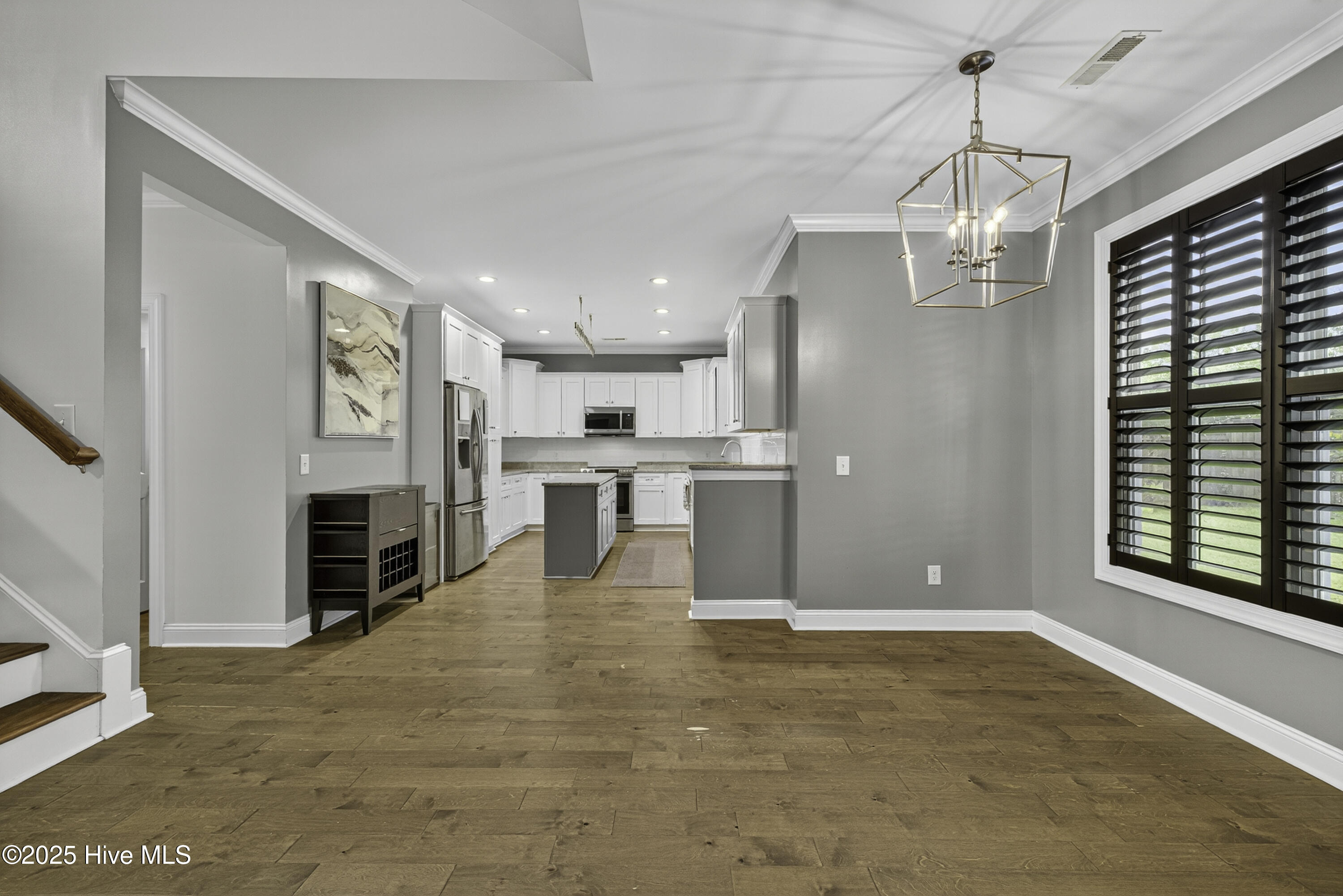 100536427 | Photo 16