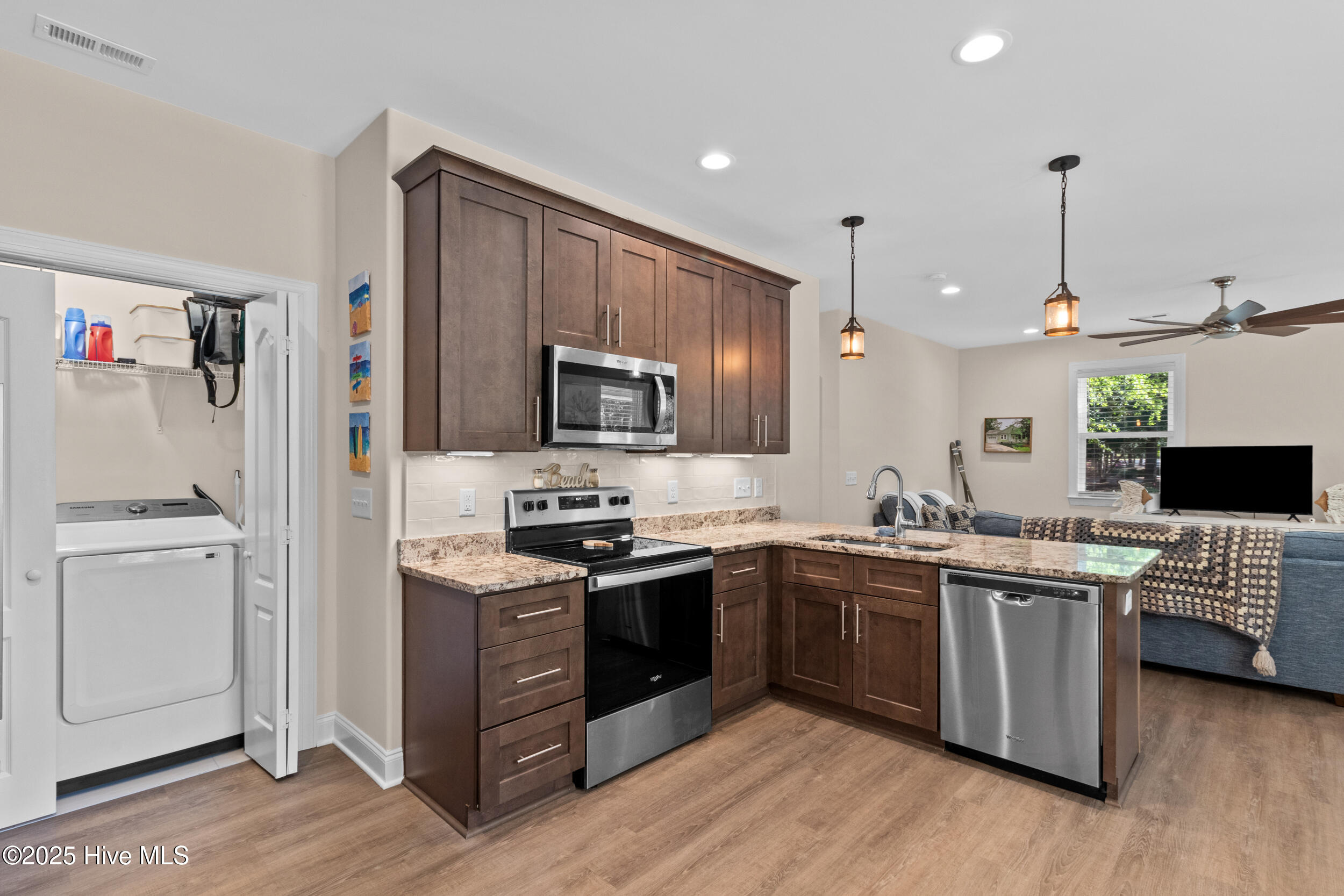 100537622 | Photo 16