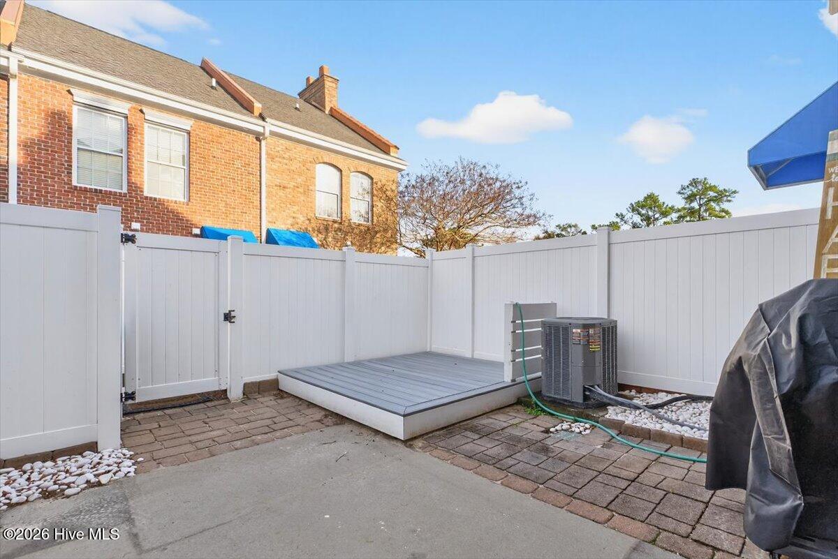 100548437 | Photo 42