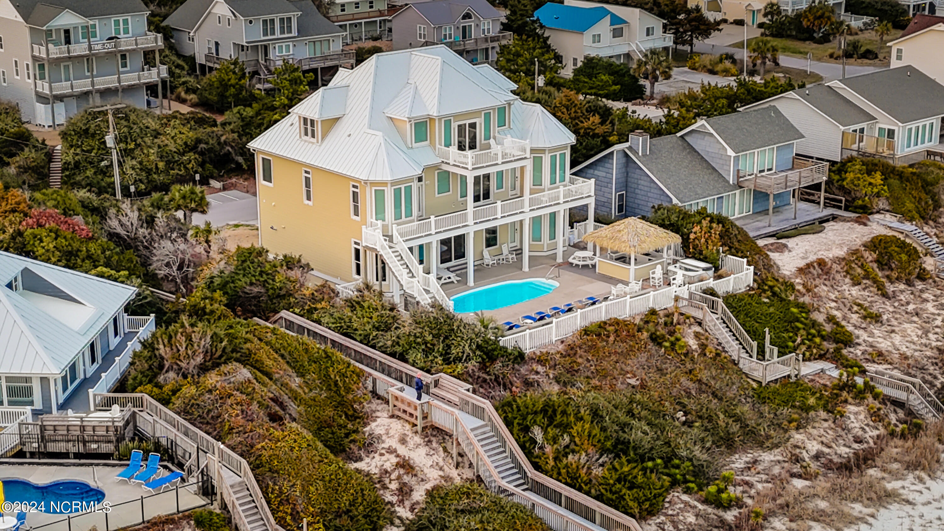Homes for sale in Emerald Isle, NC | 7127 Ocean Dr, Emerald Isle, NC 28594 | MLS# 100429078