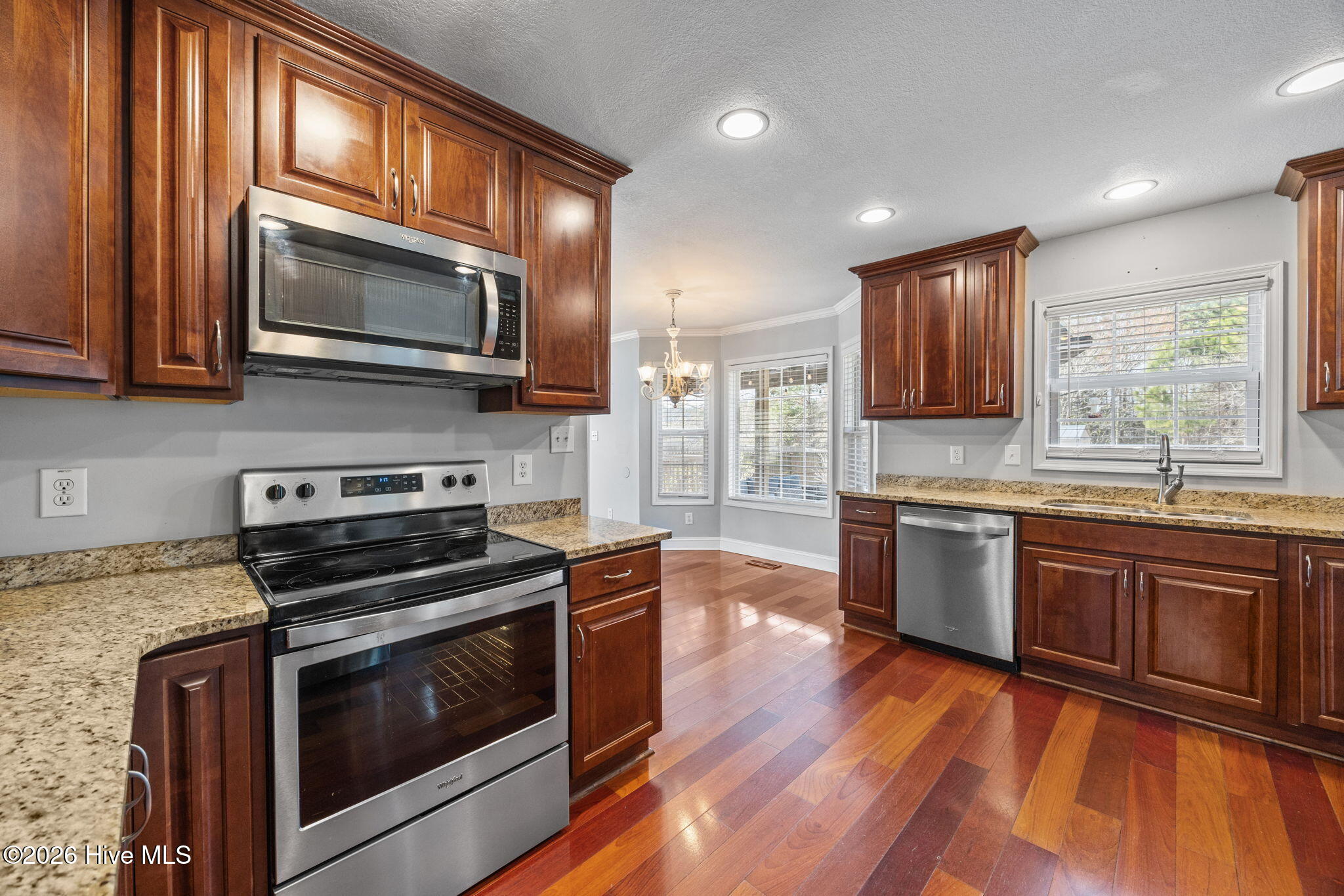 100558260 | Photo 13