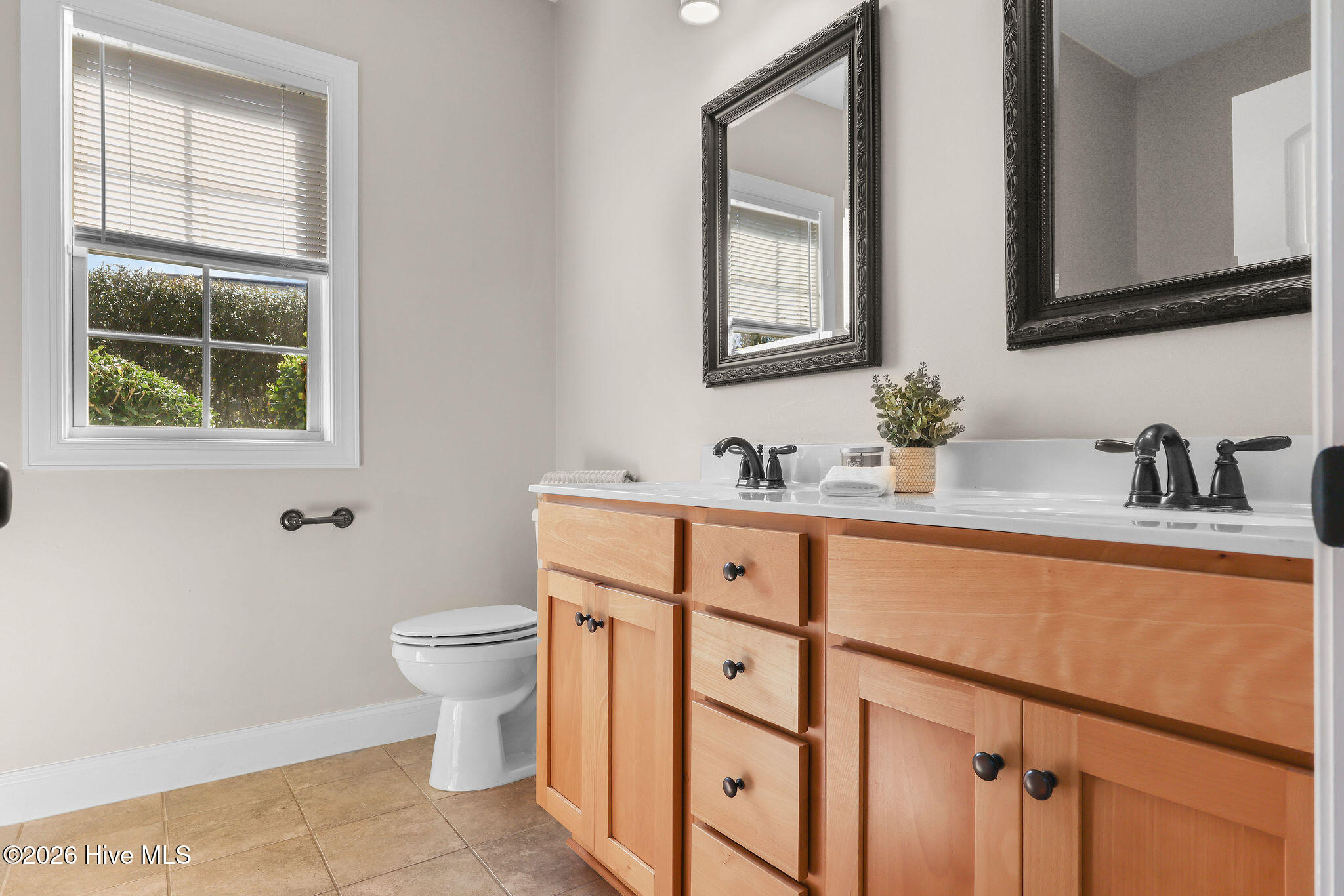 100565690 | Photo 25