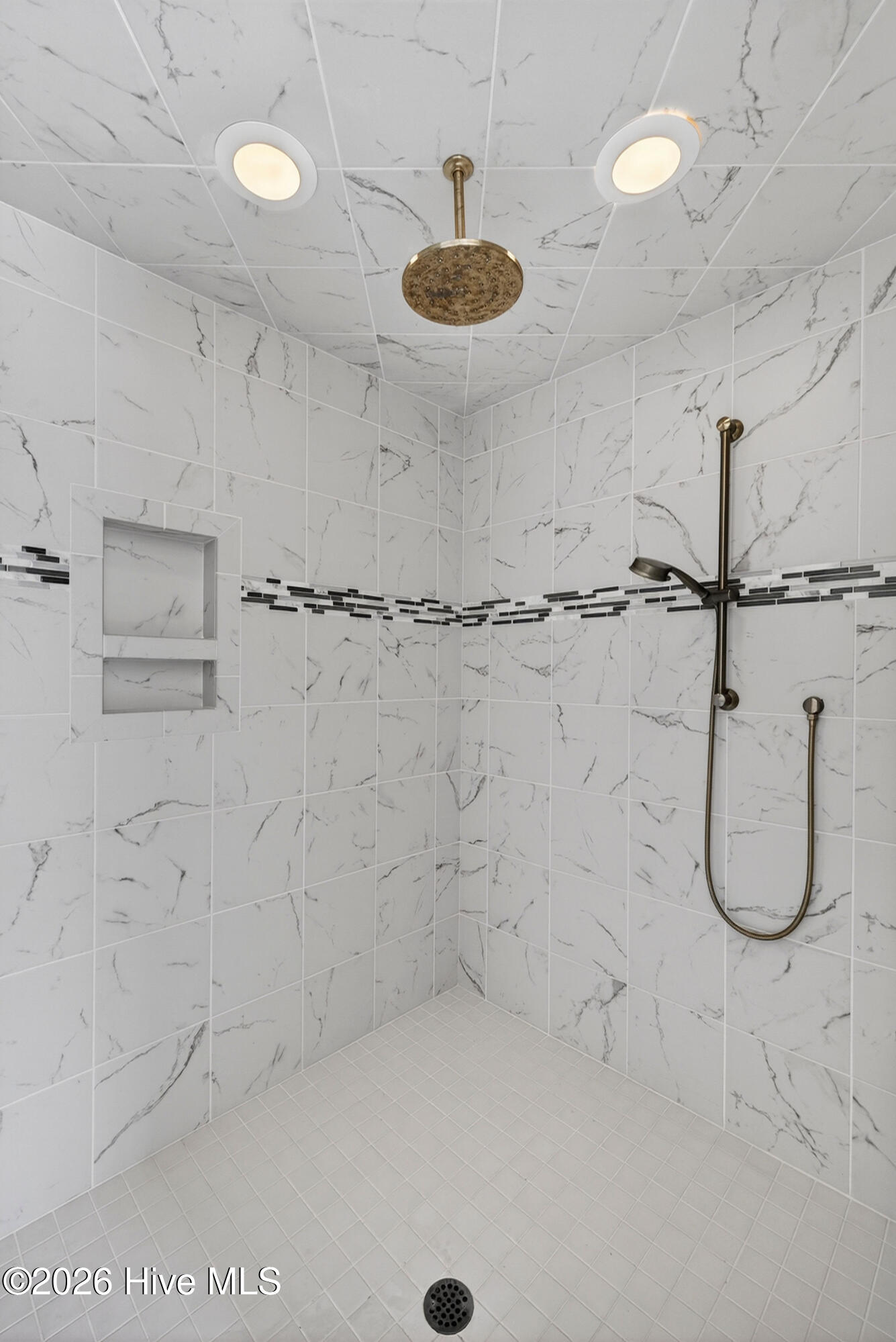 100566278 | Photo 30