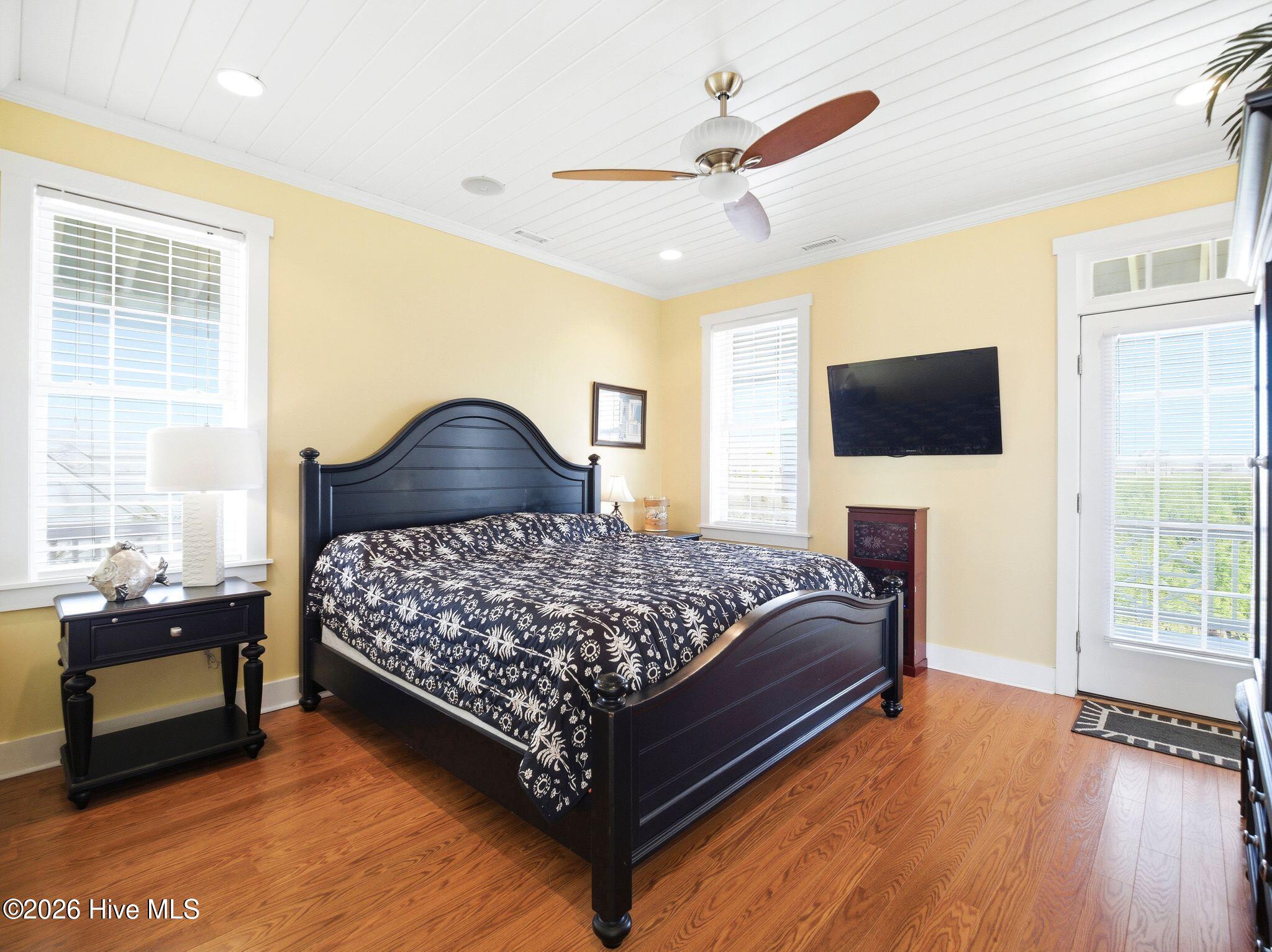 100569349 | Photo 65